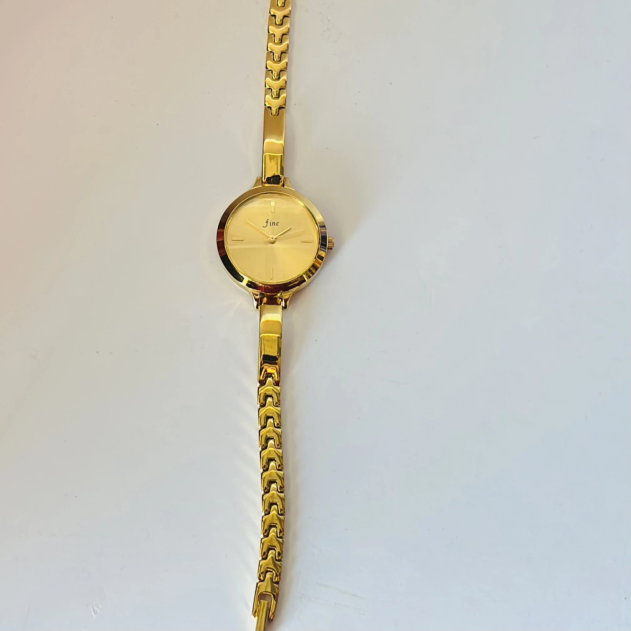 Fashion golden oval dial bracelet quartz wrist watch for women.