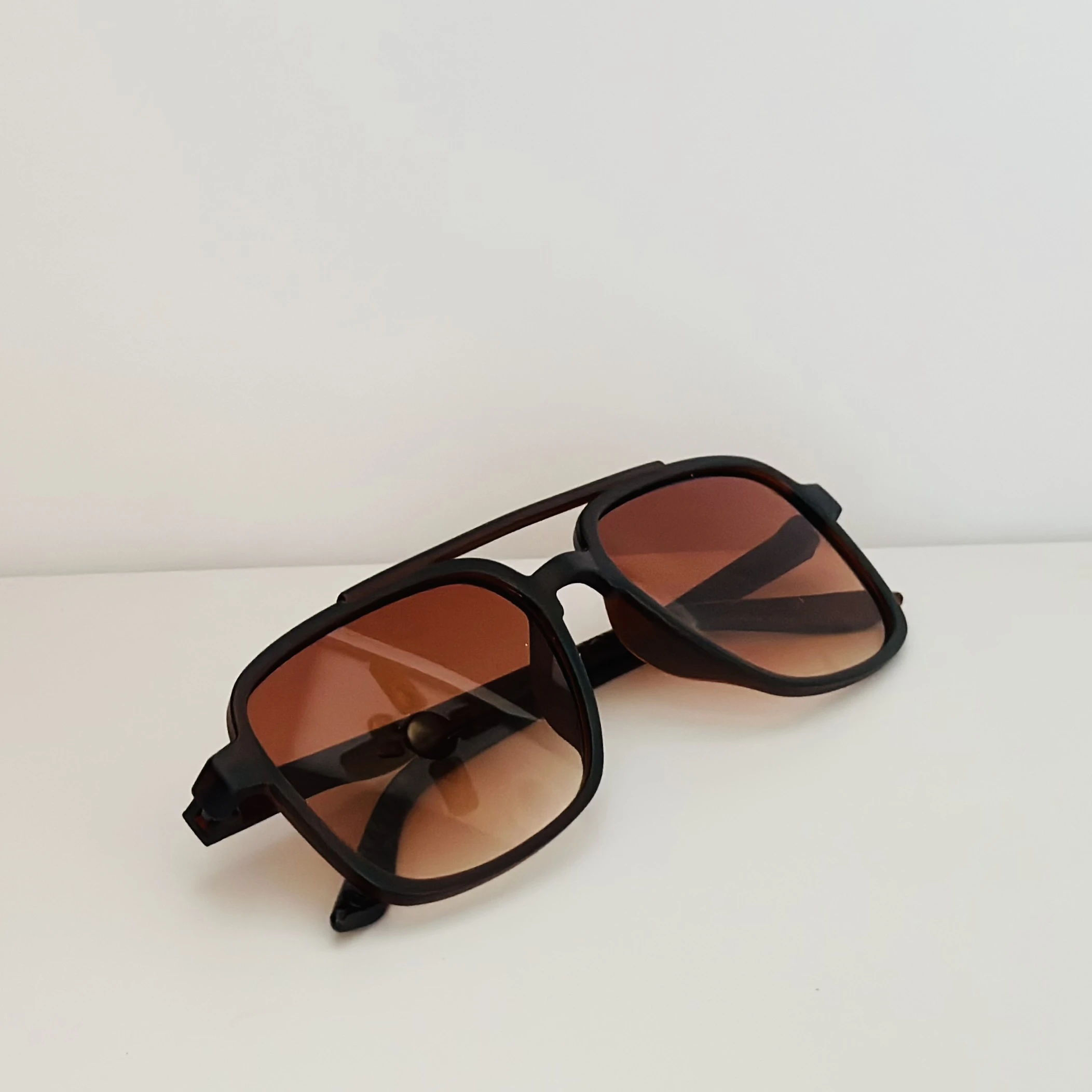 Square  Frame sunglasses