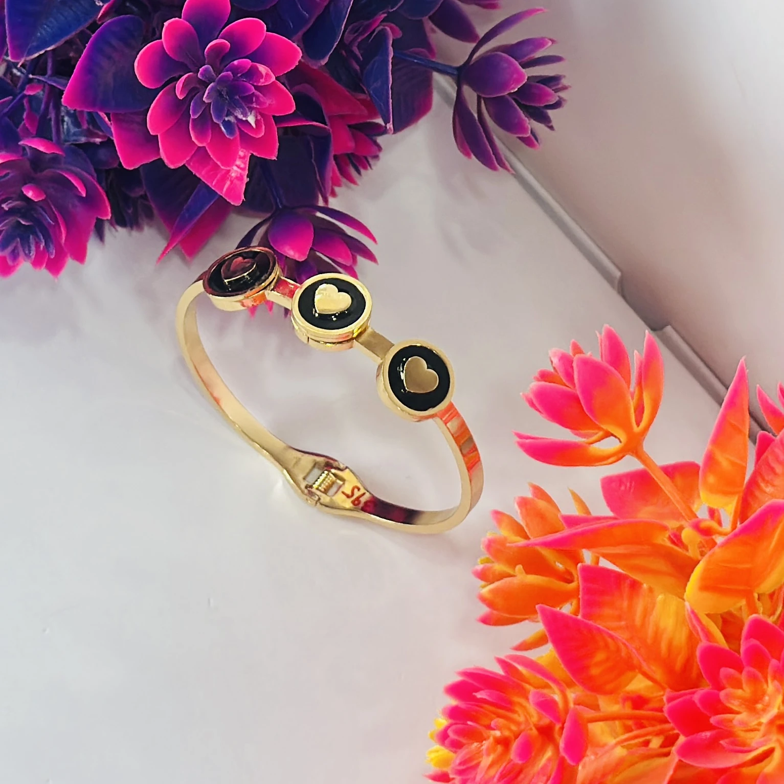 Golden pulse heartline bracelet