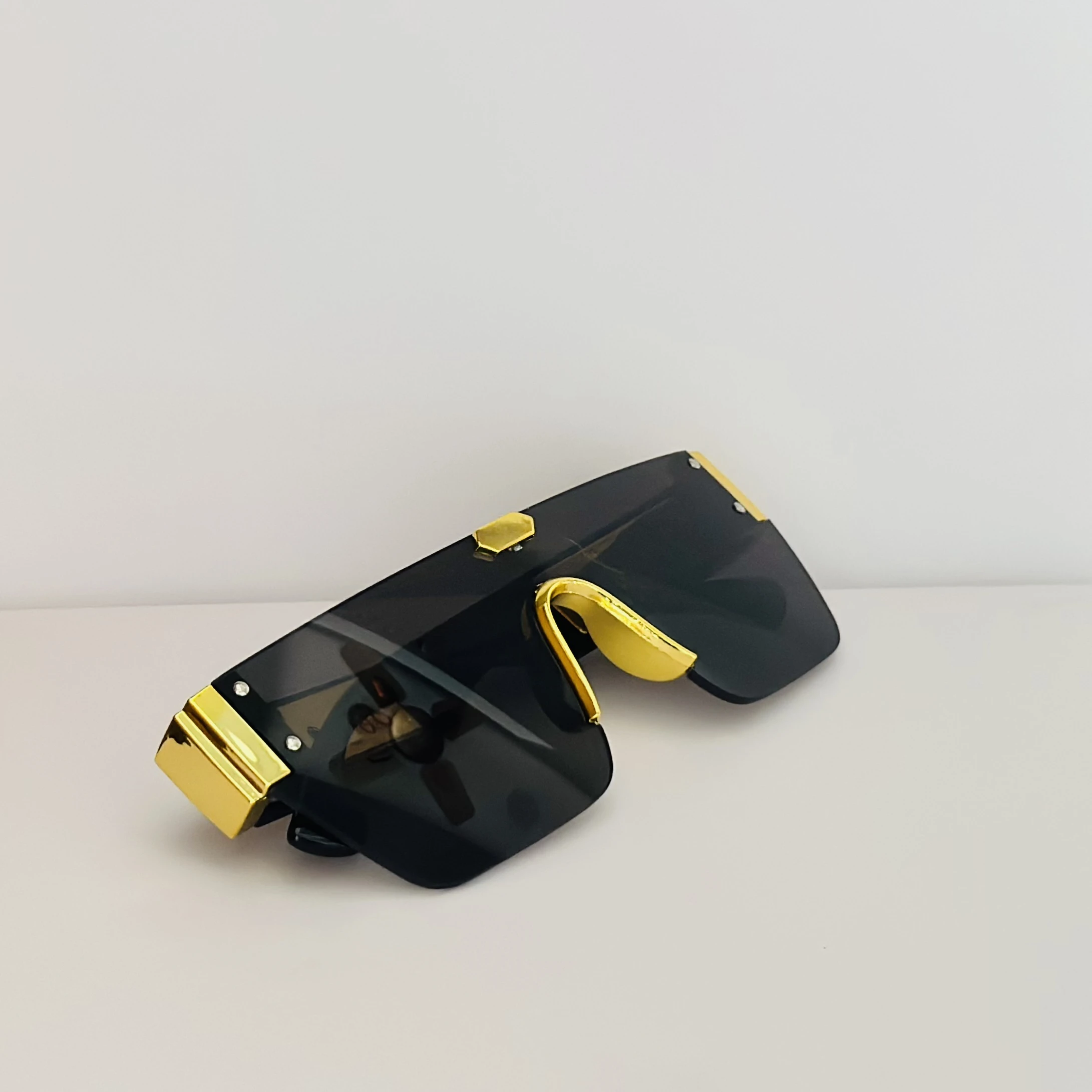 Stylist rimless square sunglasses