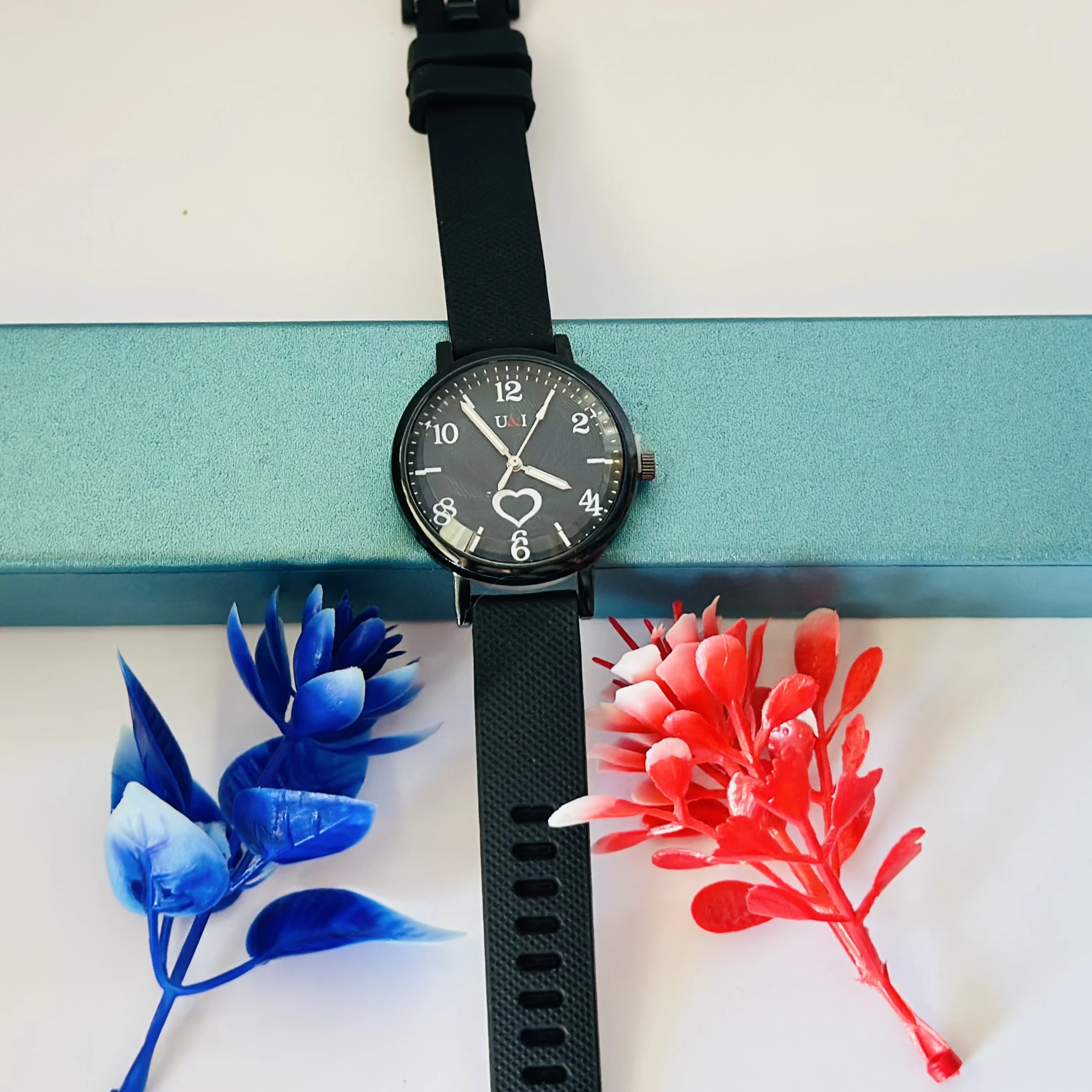 fashionable women's quartz watch