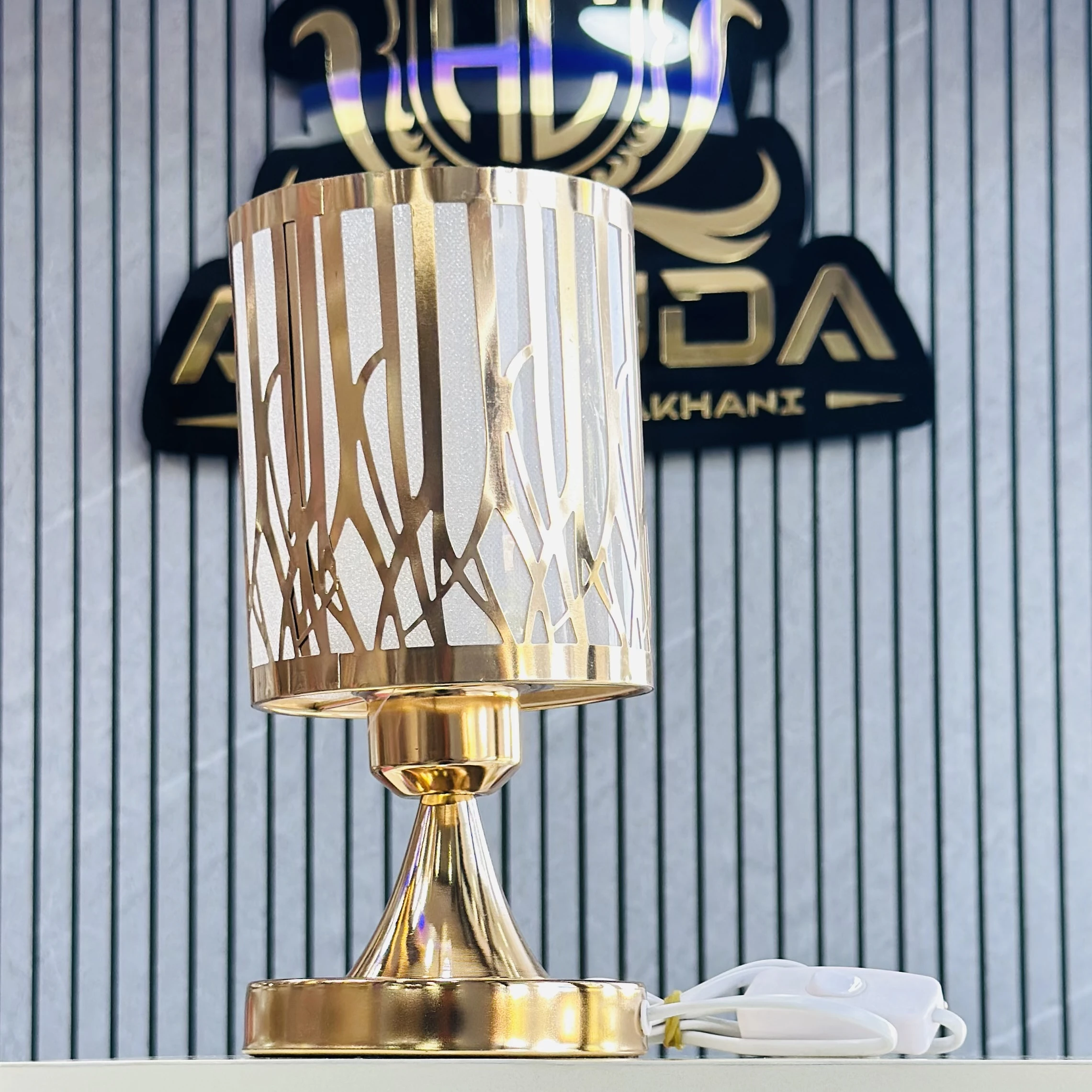 Modern table lamp (SKU-GLYE75)