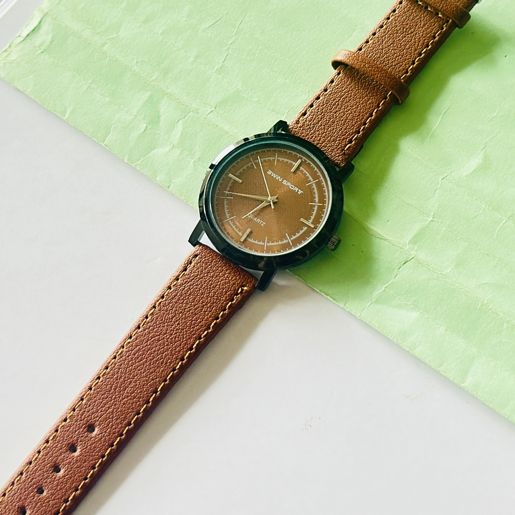 Quartz analog watches