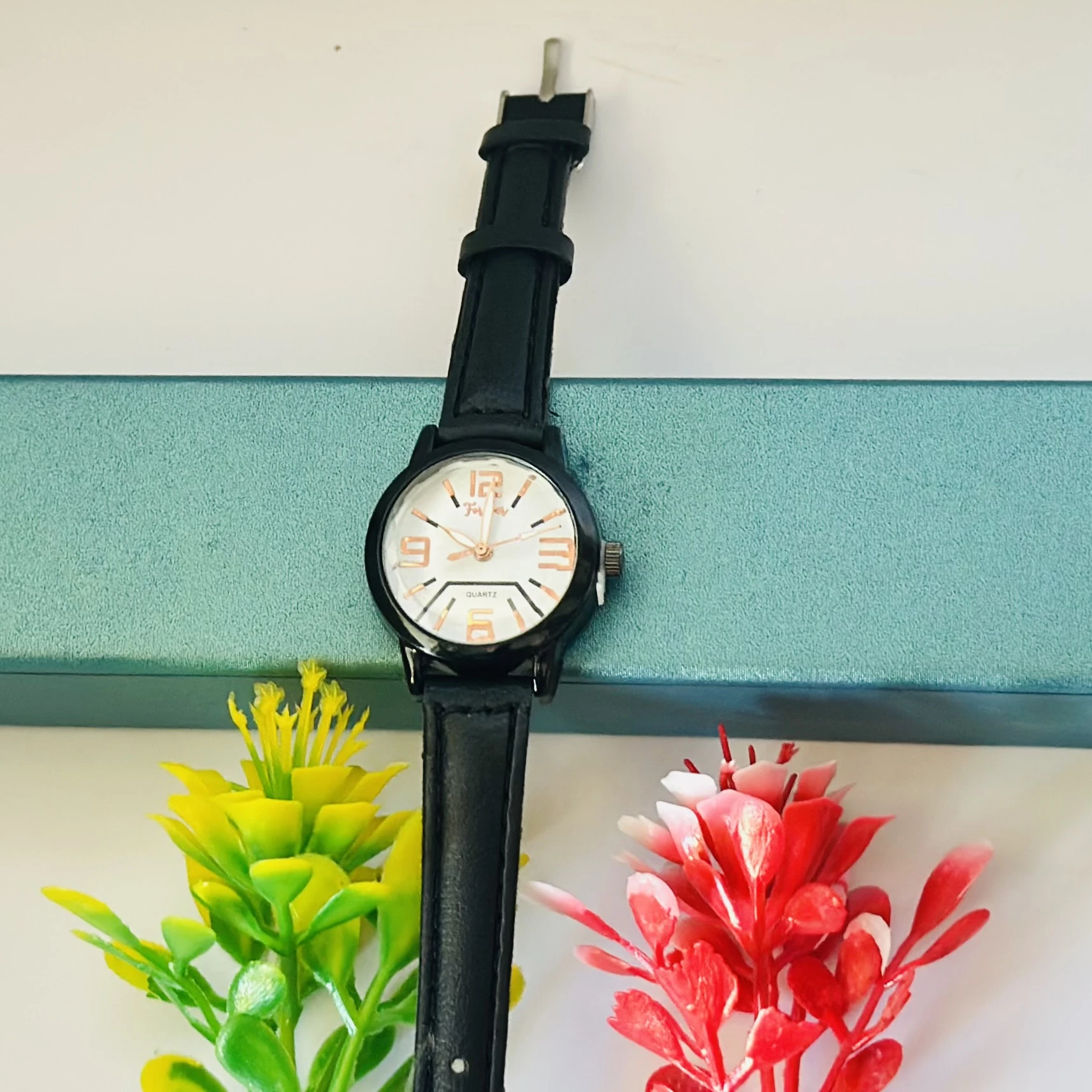 Quartz analog Watch for women