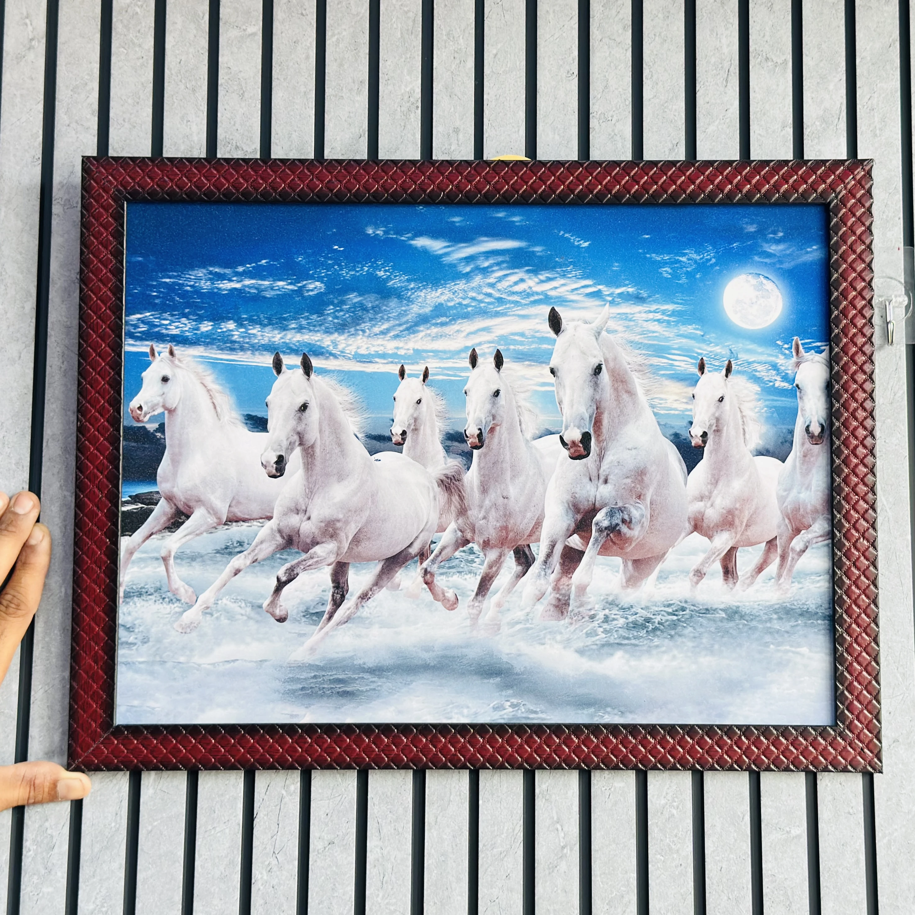 7 running white horses SKU-AGE5VP)