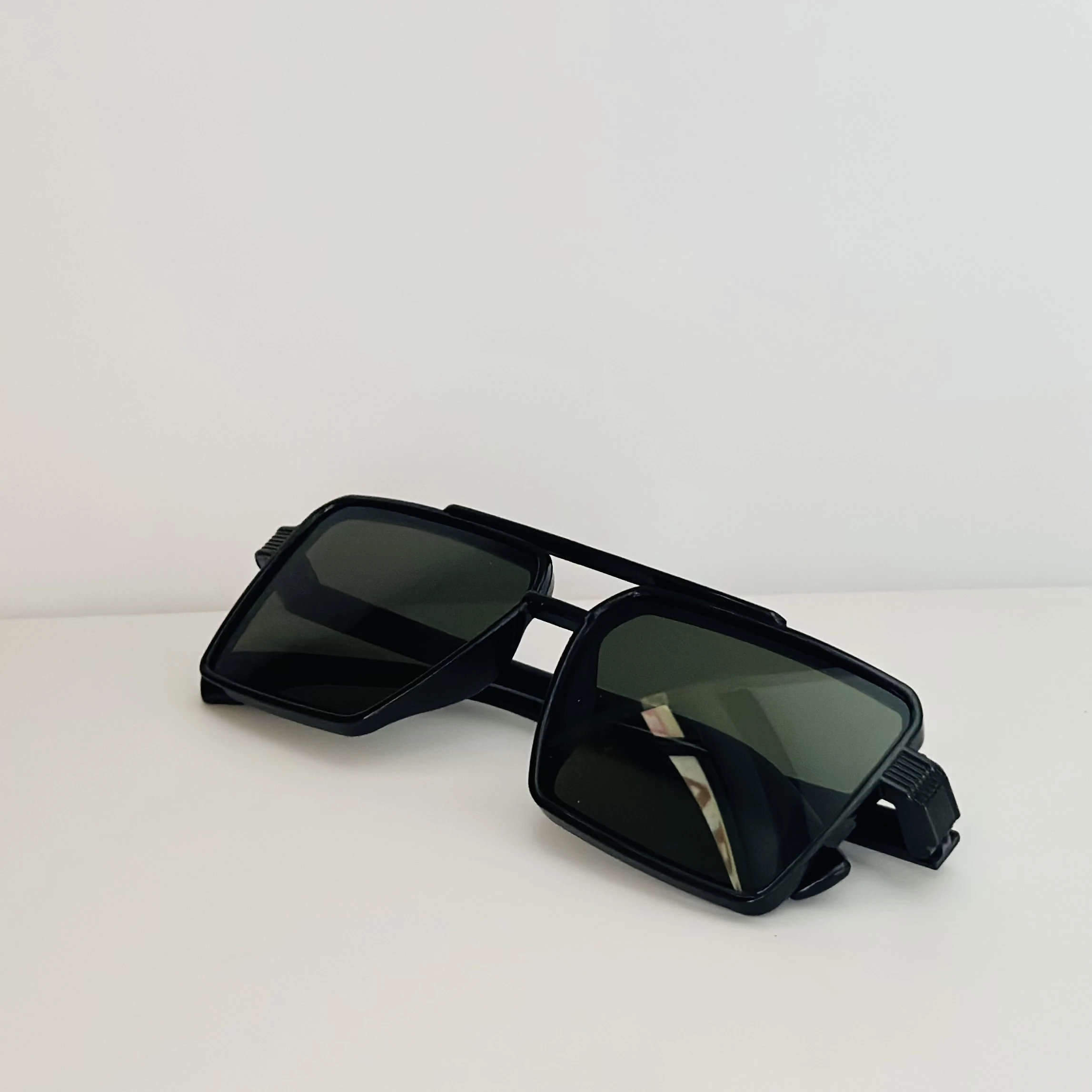 Black square-frame sunglasses