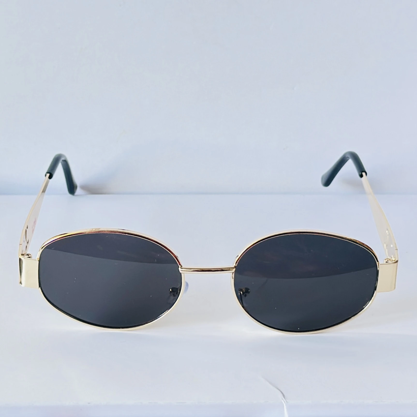 Fashionable Retro Oval Sunglasses for Women & Men