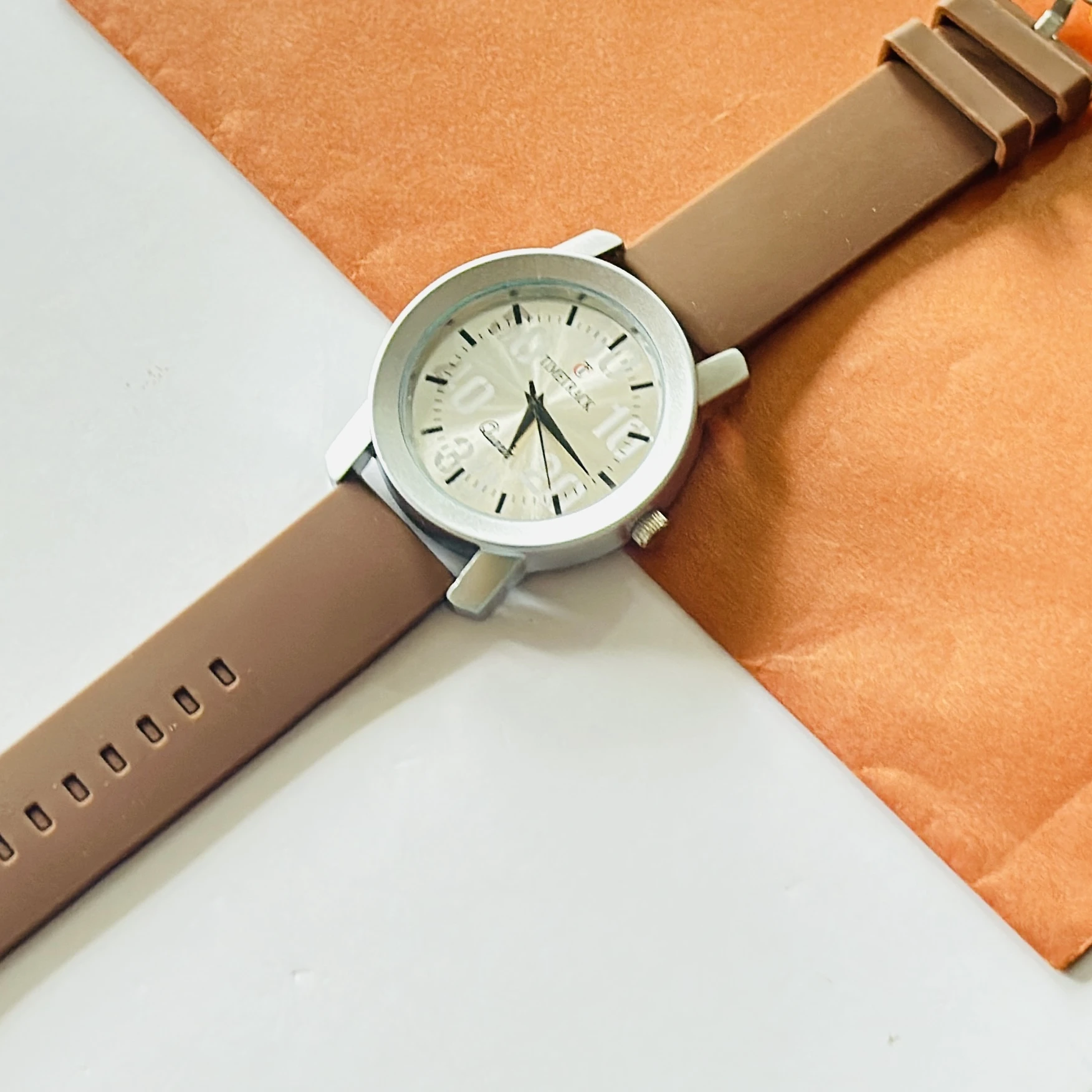 Timetrack quartz analog wristwatch