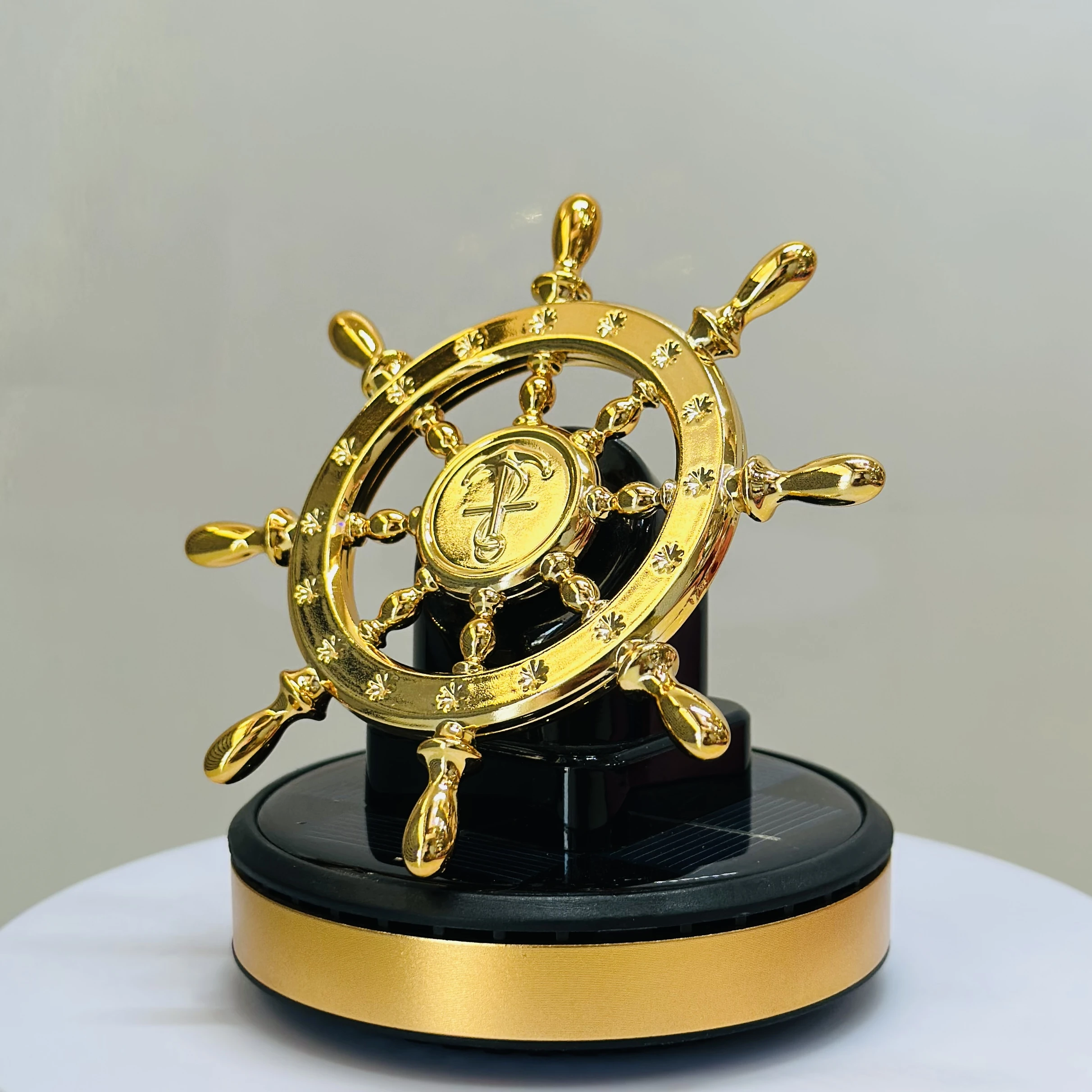 Solar powered ship's steering wheel decoration,