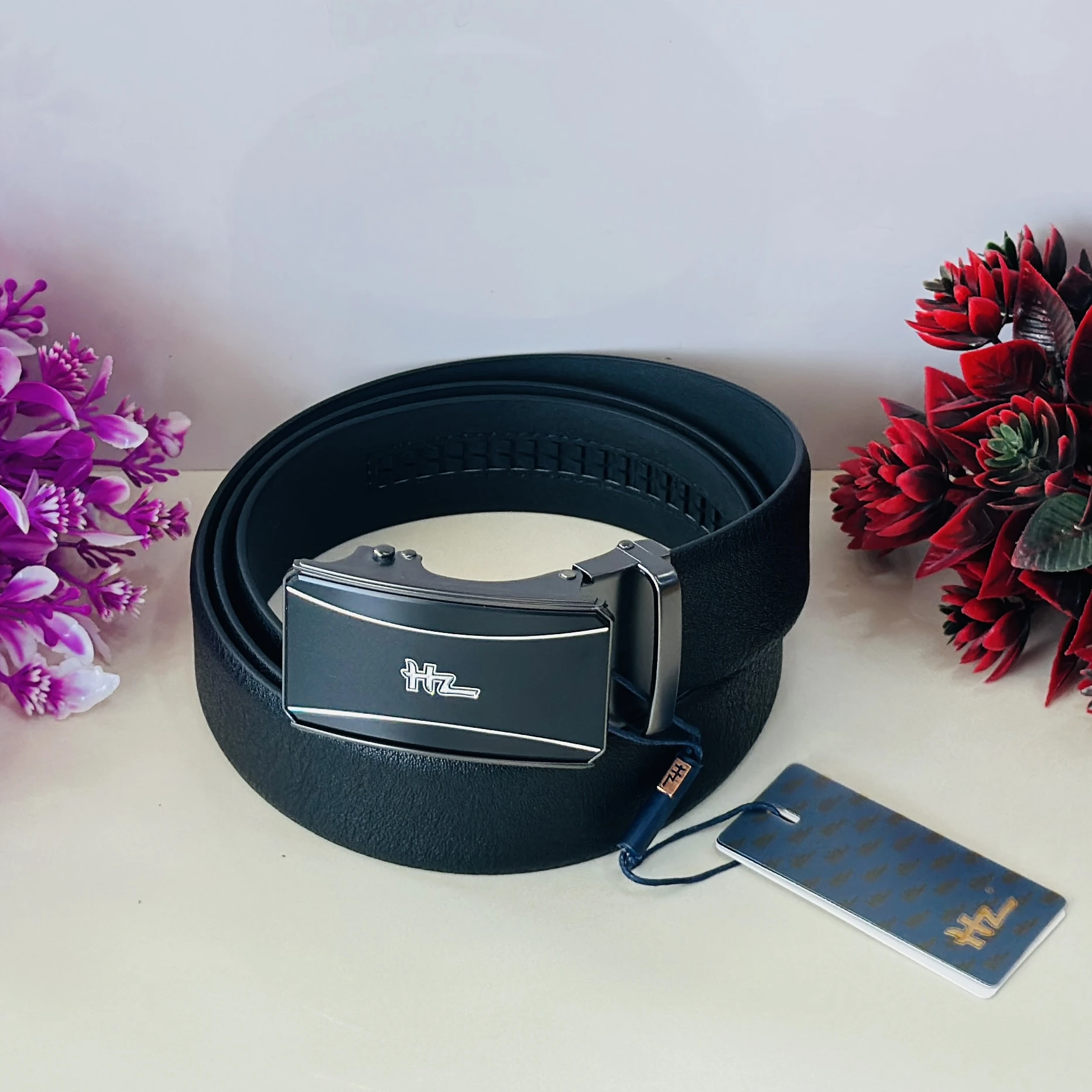 Black leather auto-lock buckle belt