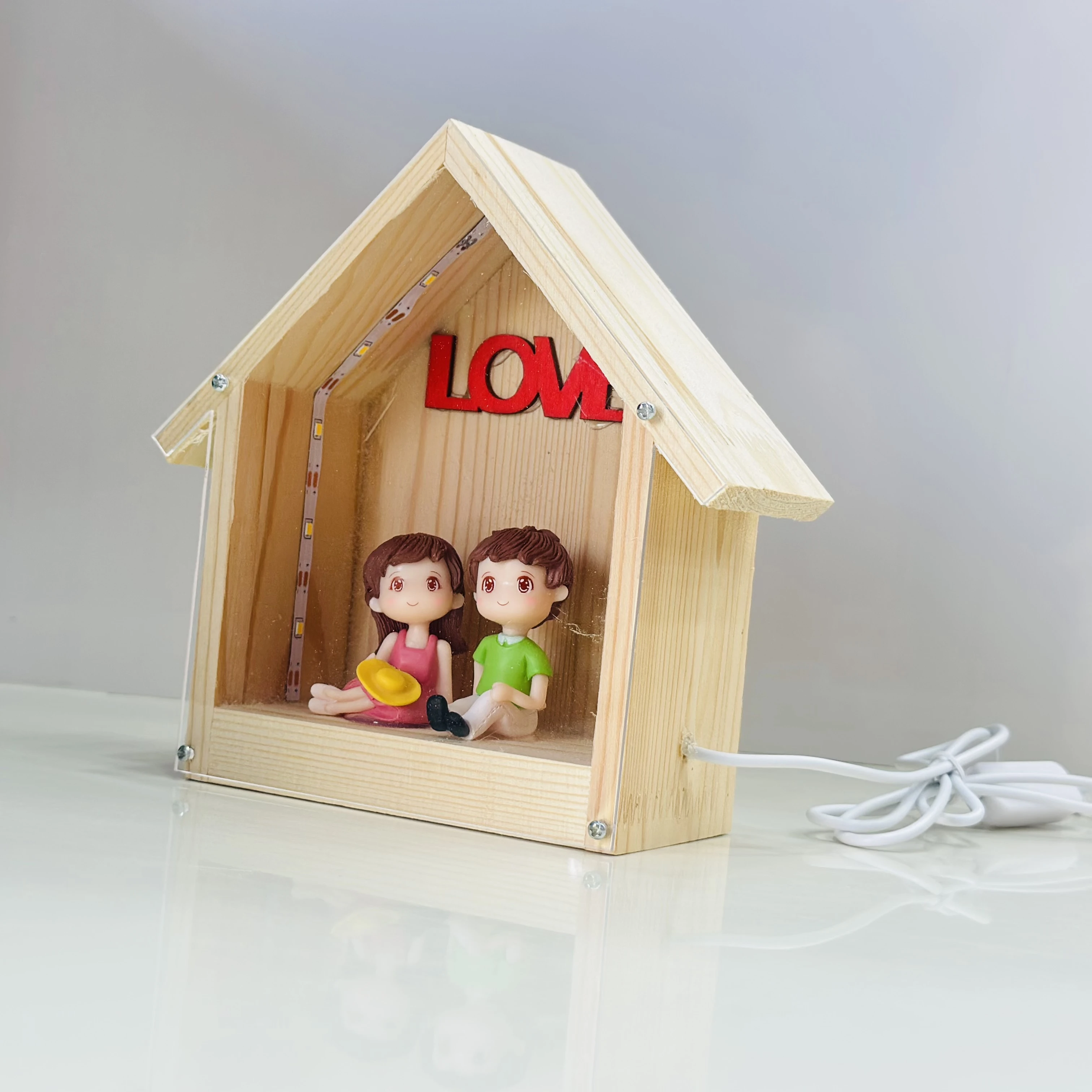 Wooden Hut Lovers Inside Decorative gift(SKU-MHTL56)