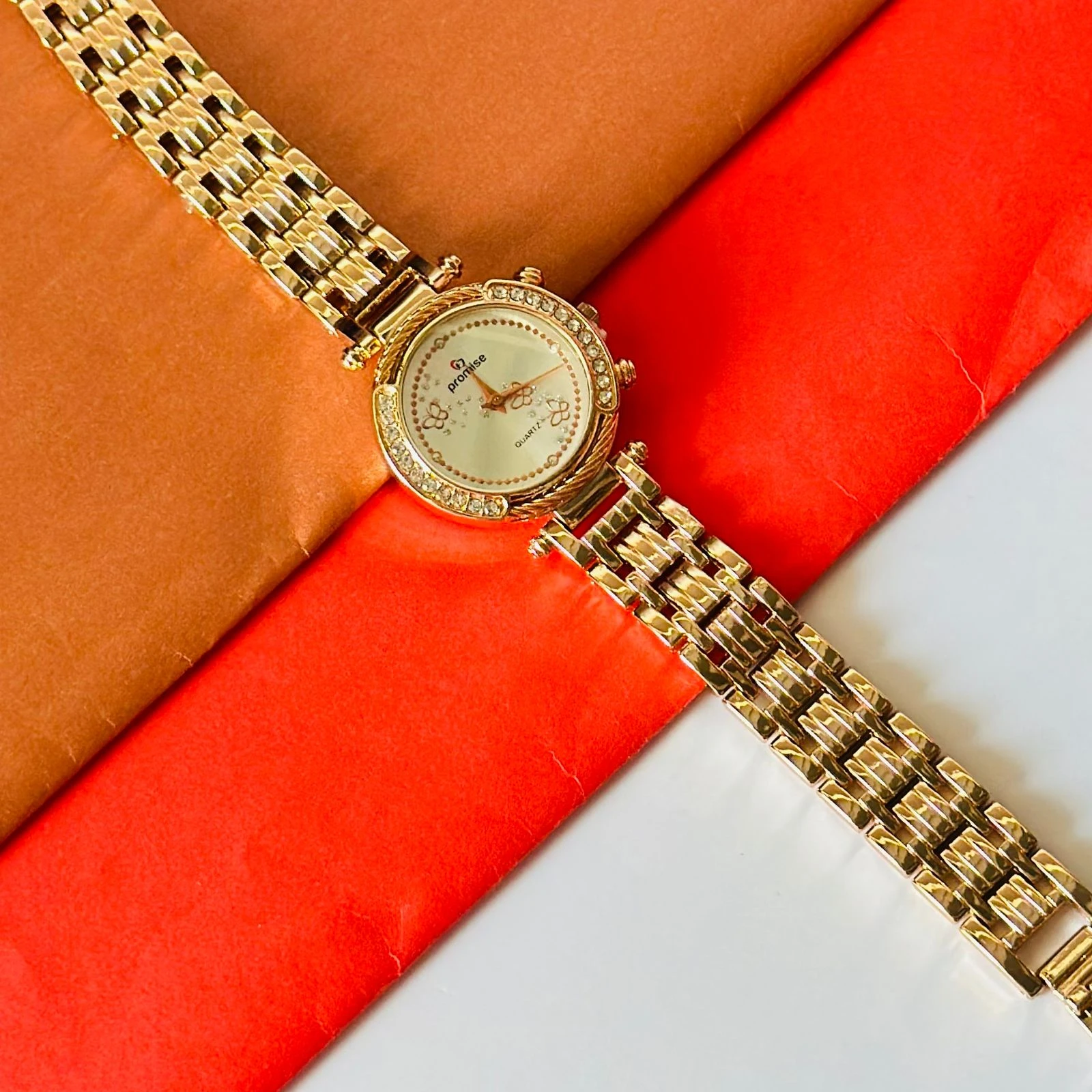 Felix women's analogue watch with a rose gold-toned metal strap