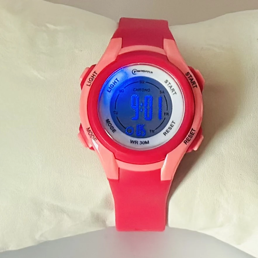 Mingrui analog watch with an asymmetric, "melted" dial and black silicone strap.