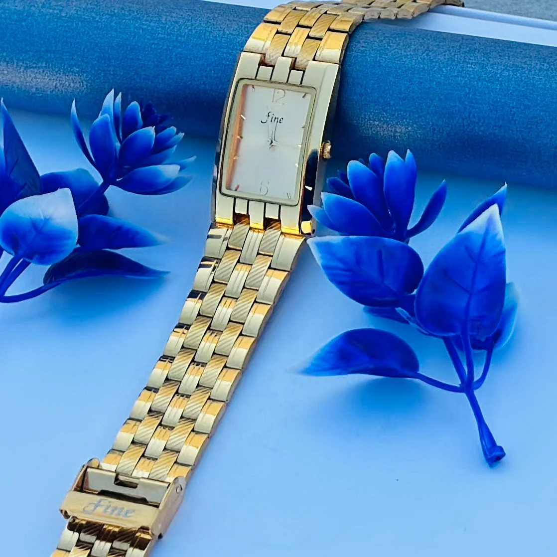 Golden Design analog watch