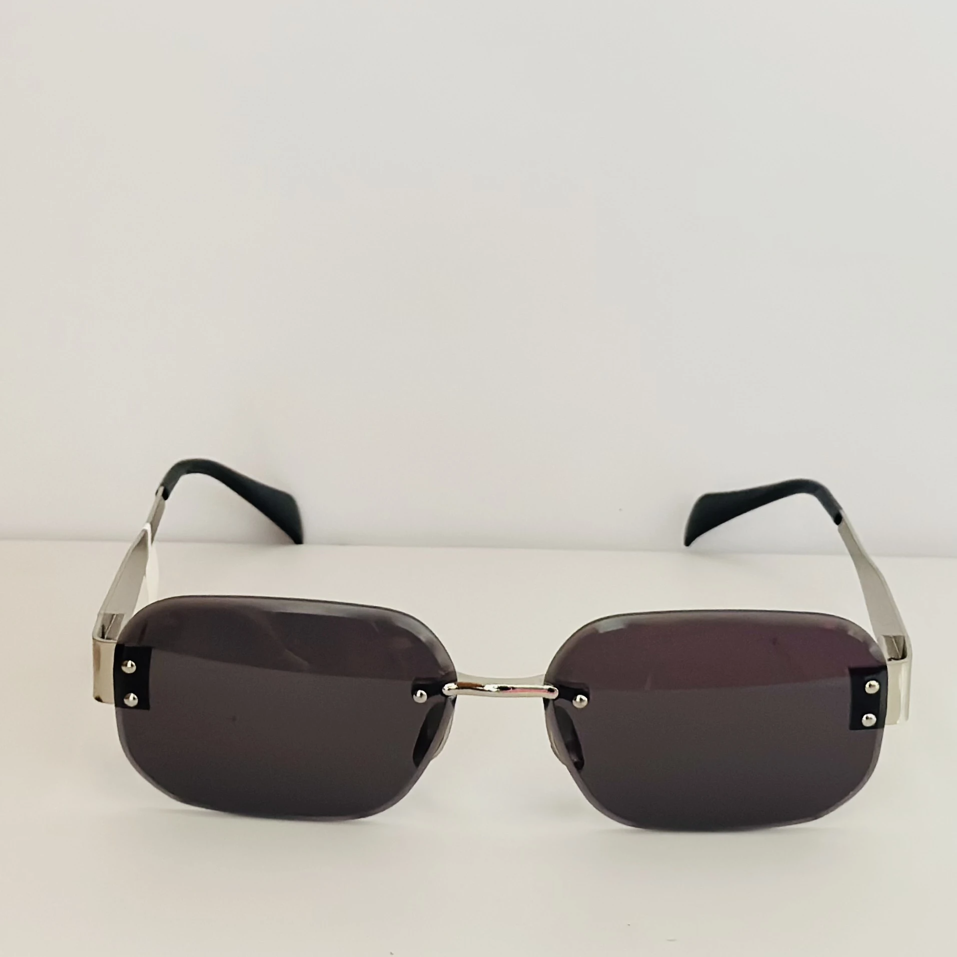 Rimless rectangular sunglasses