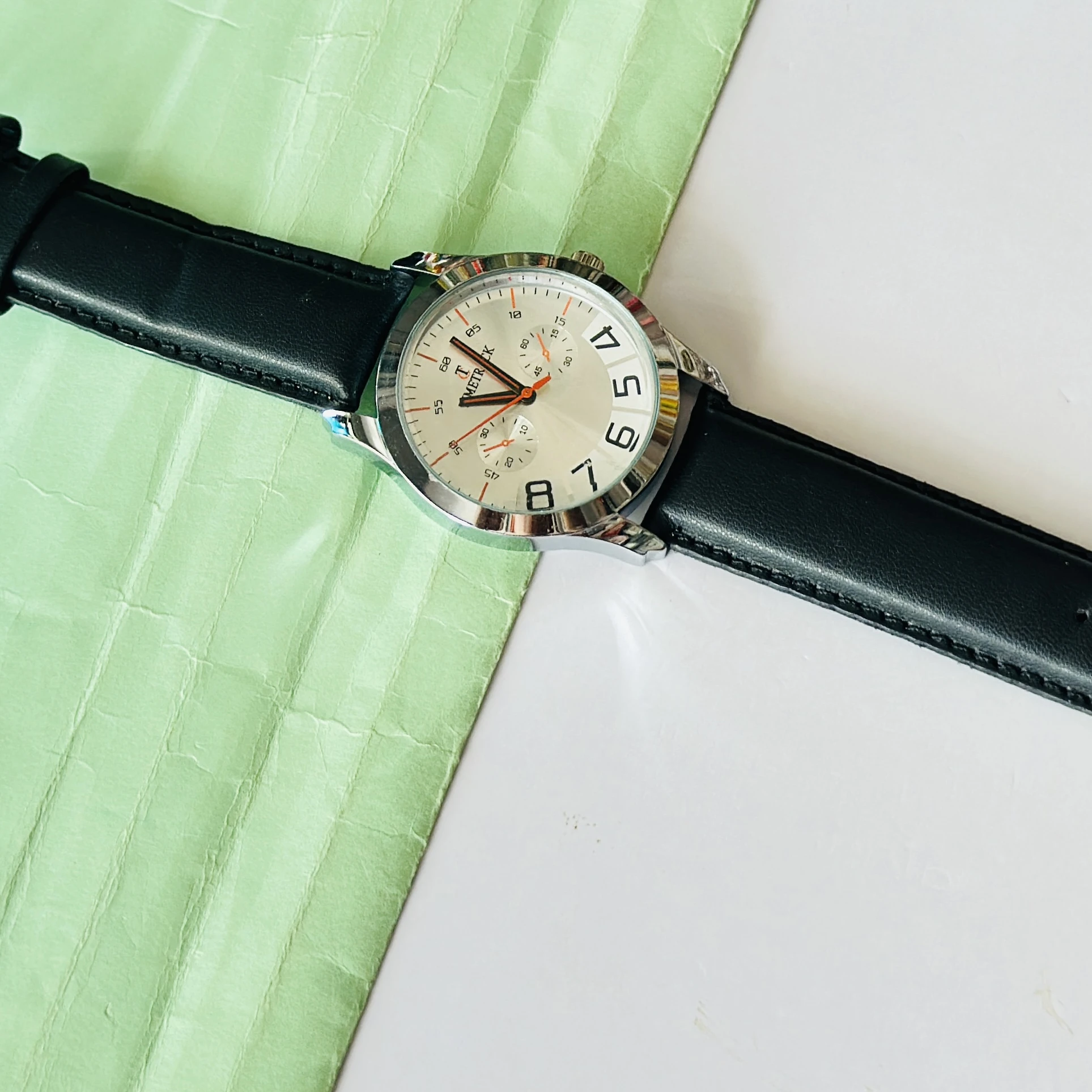 Quartz analog Watch for guy’s