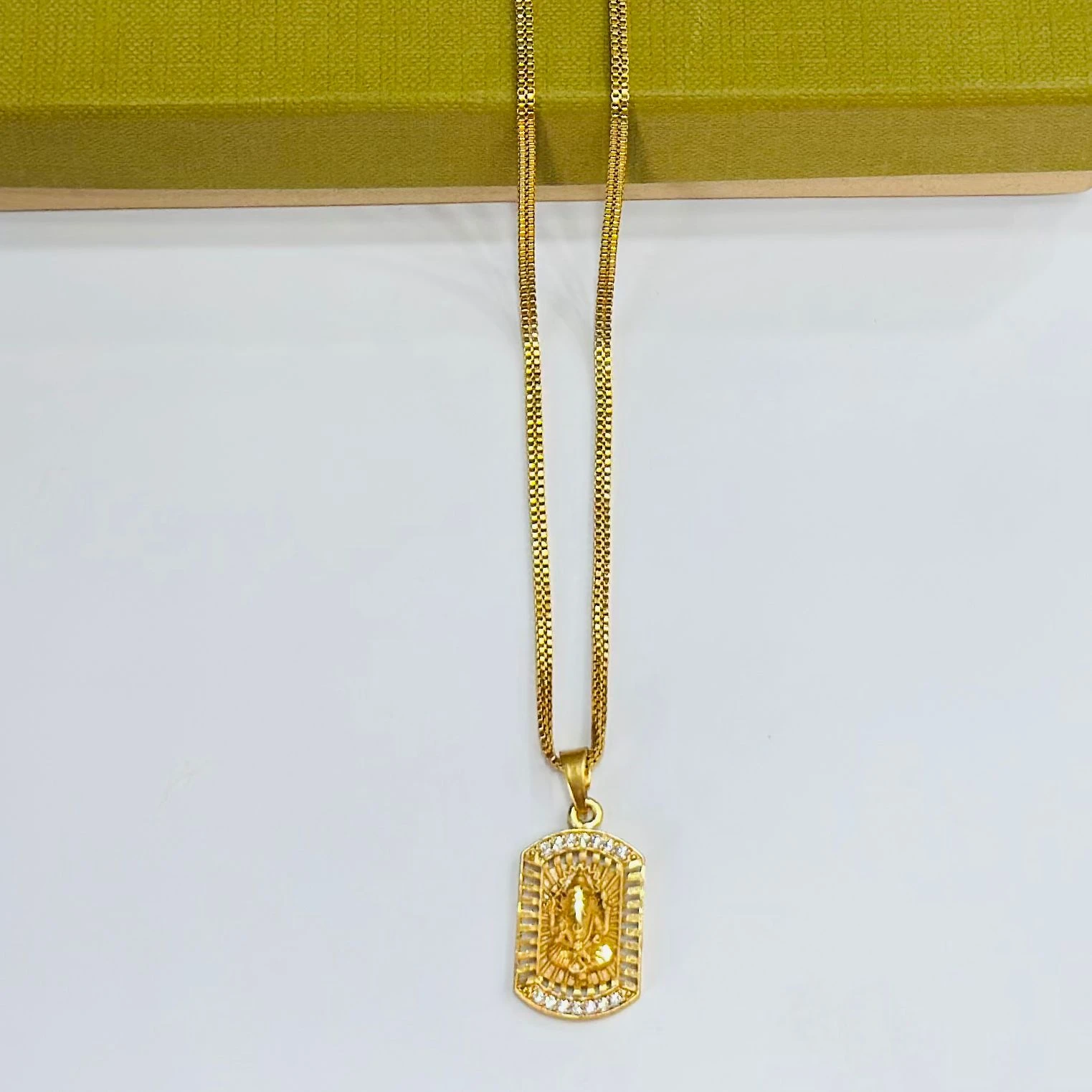 Gold plated chain and pendant