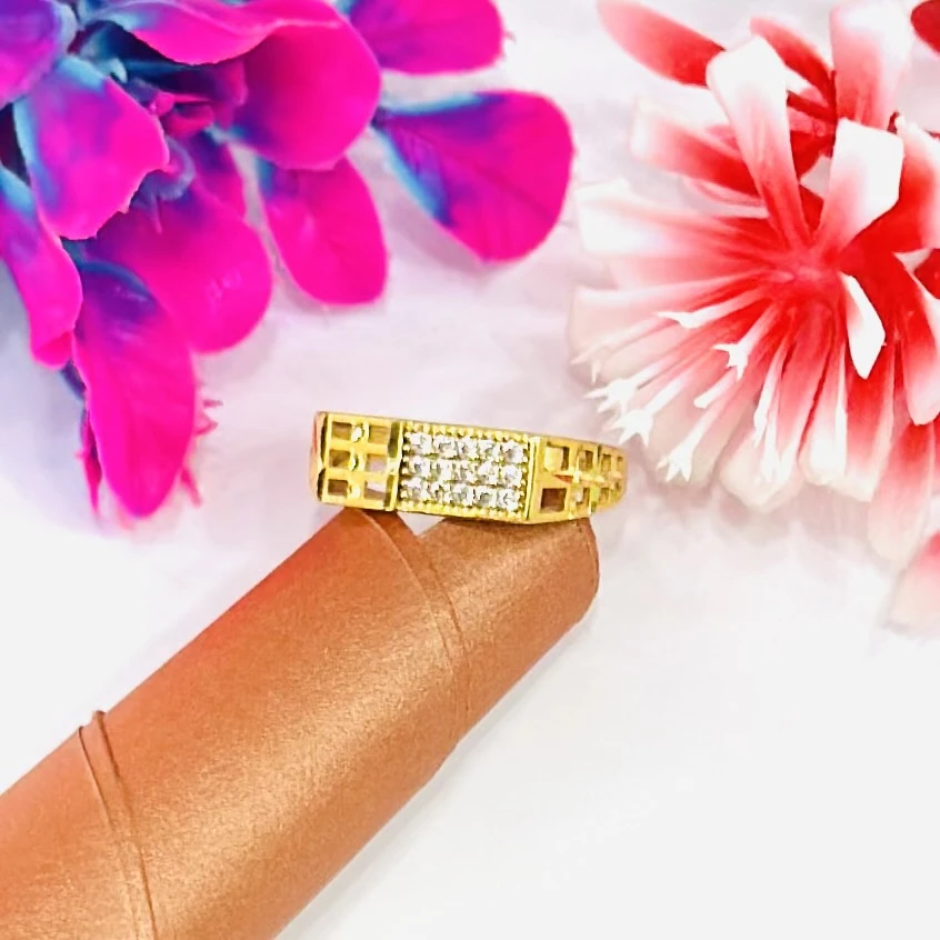 Gold toned finger ring