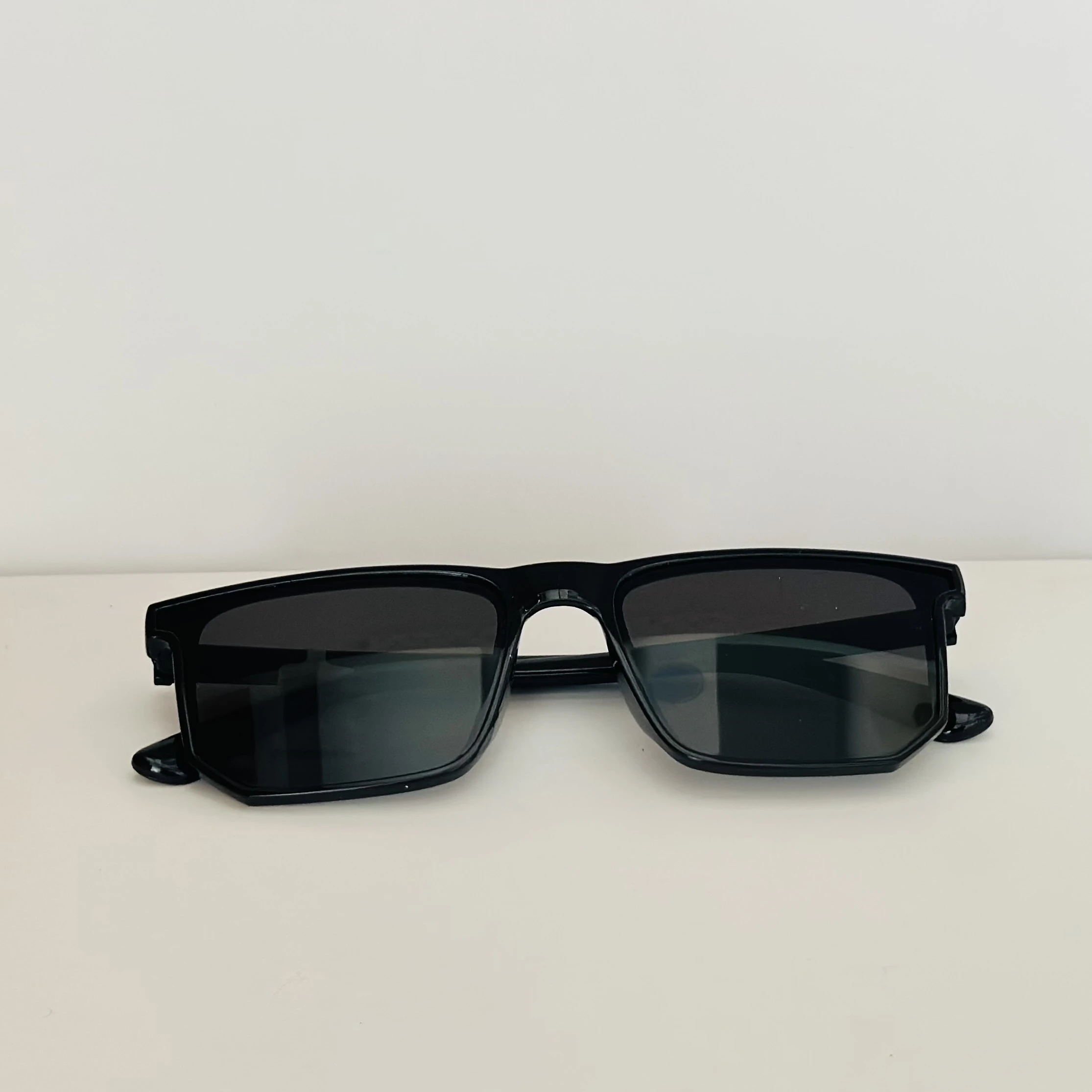 Black IRUS S1220 C1 square sunglasses with gradient lenses.
