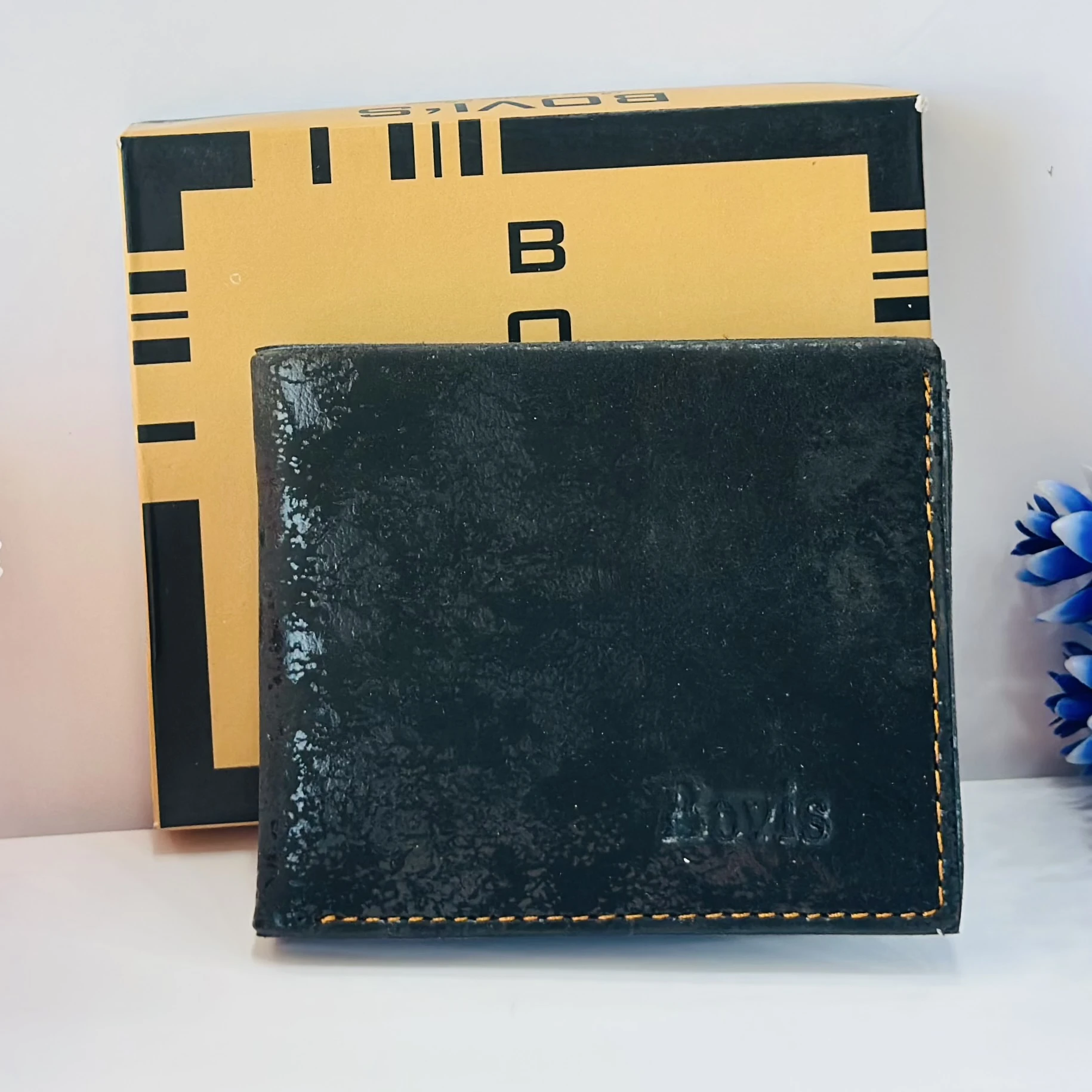 Bovis men's genuine leather wallet in black.
