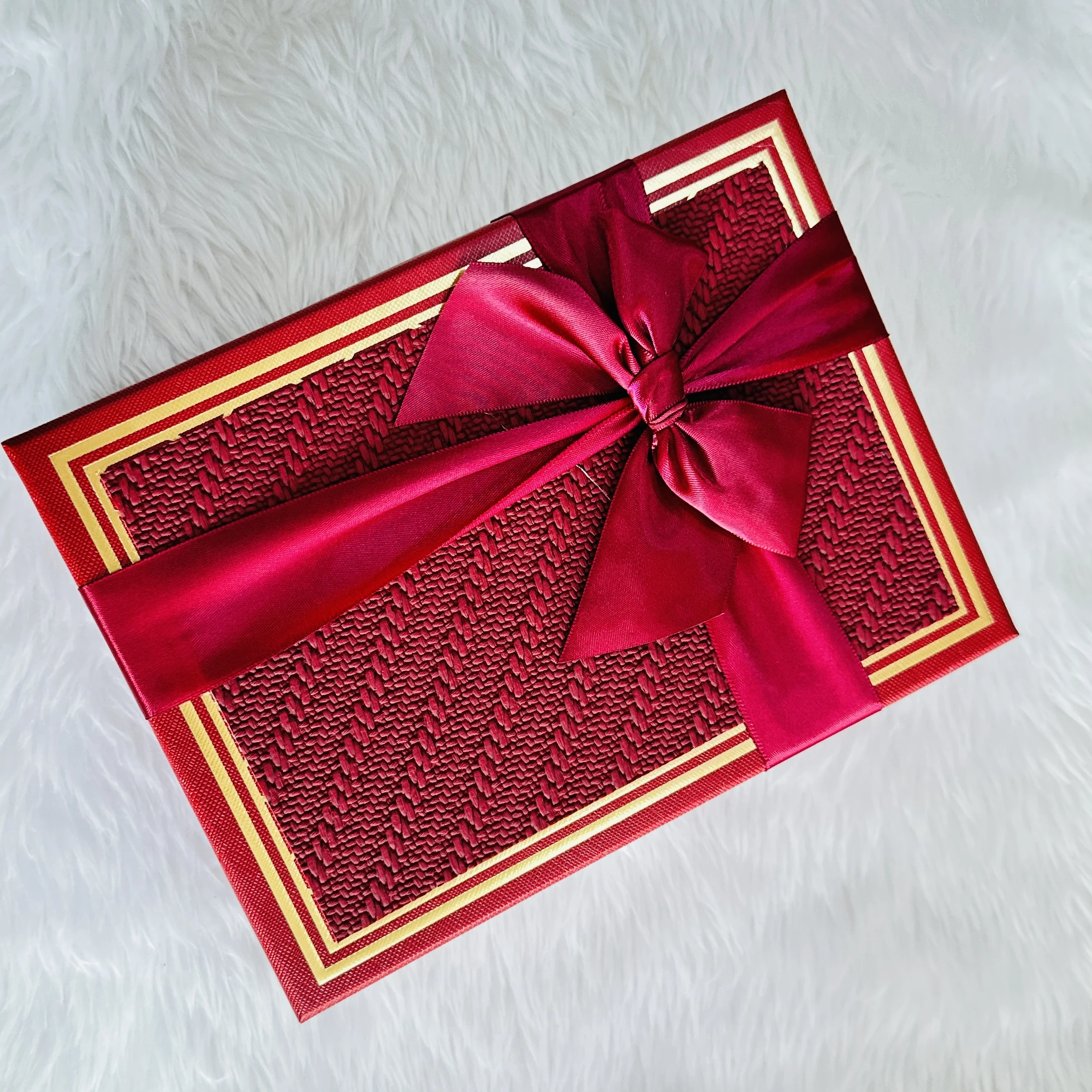 Decorative Red Gift Box (Size 10/7)