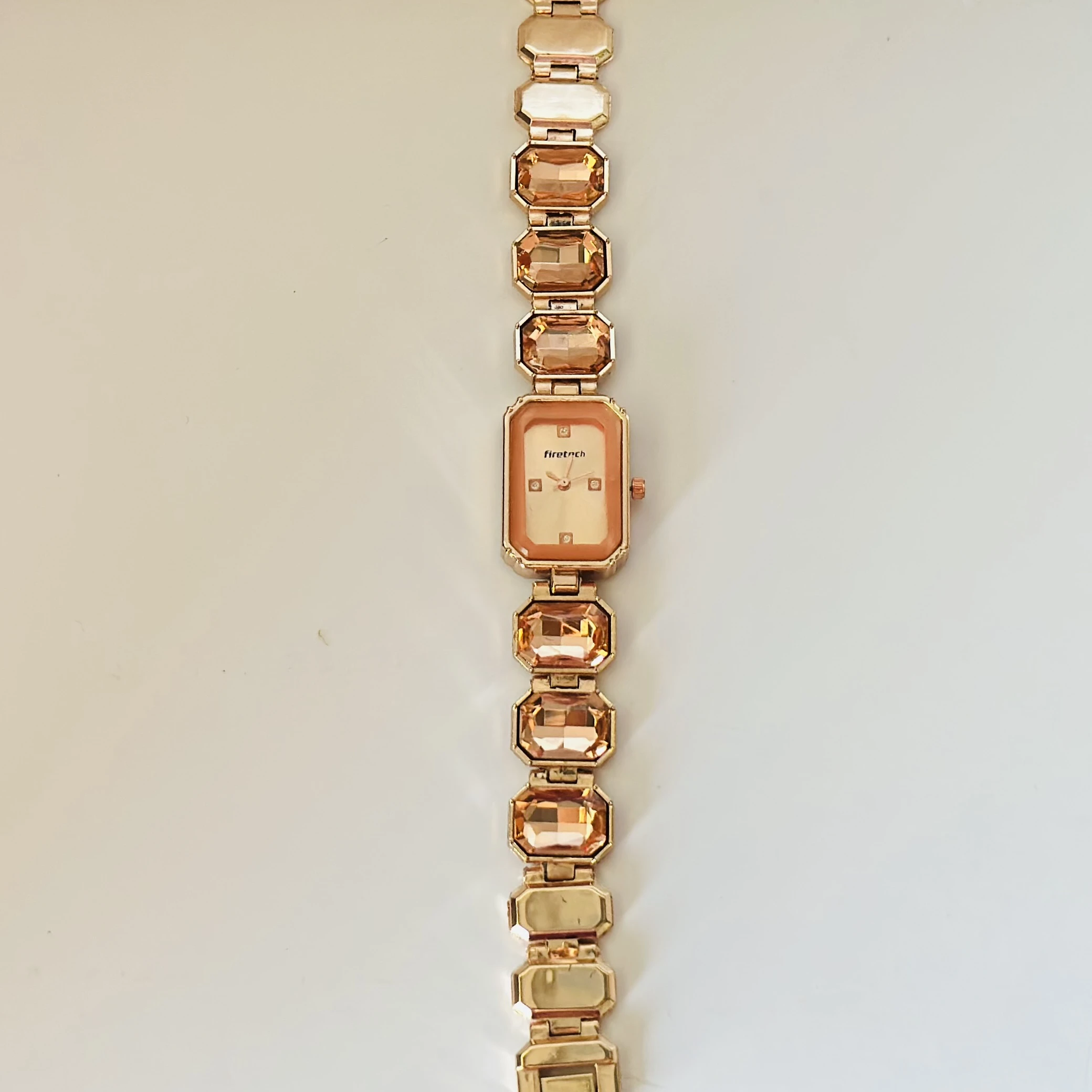 Analog quartz watch for women