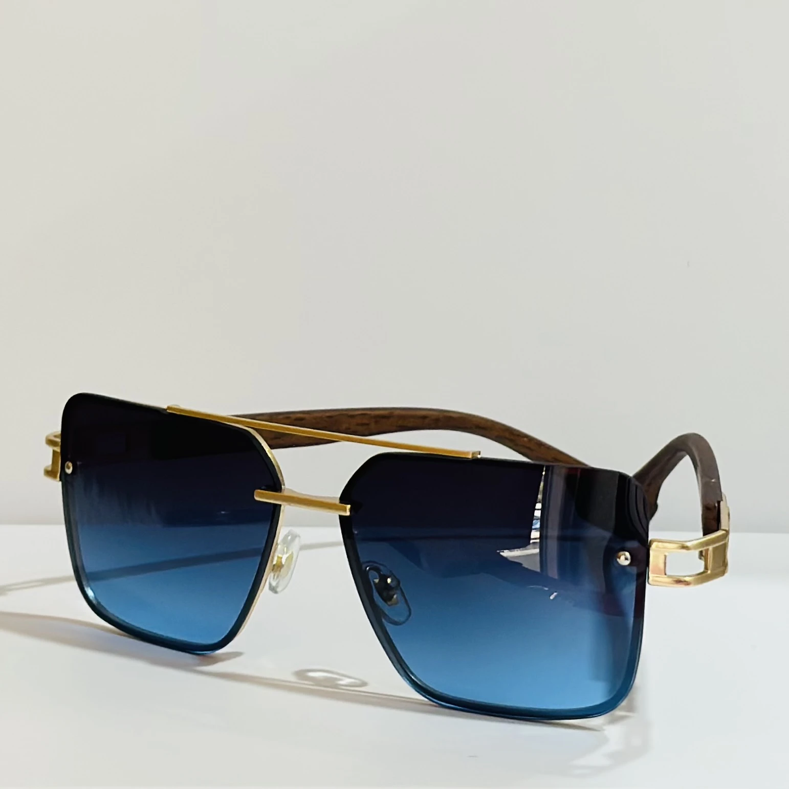 pair of Maybach The Metropolitan II GAAZ26 sunglasses.
