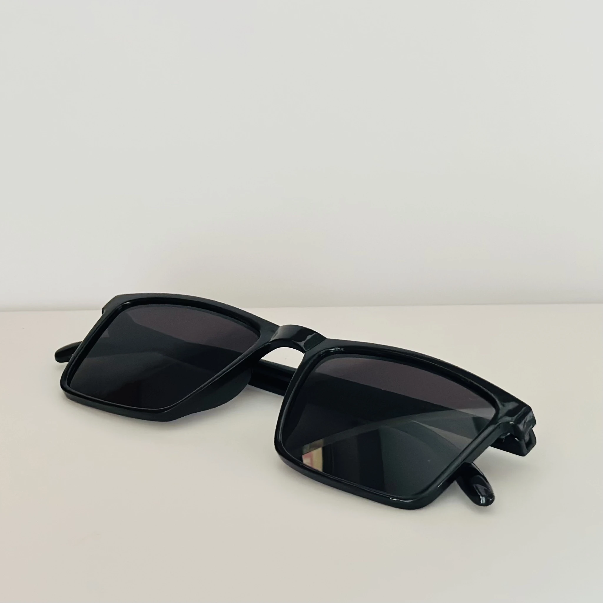 Black square sunglasses