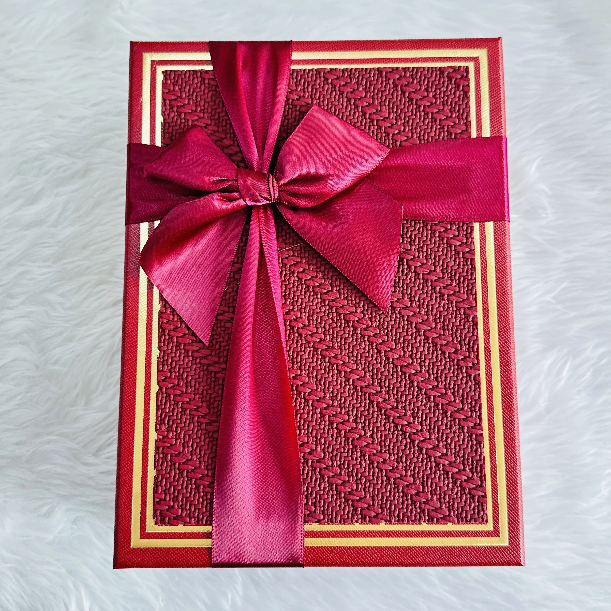 Decorative Red Gift Box (Size 10/7)