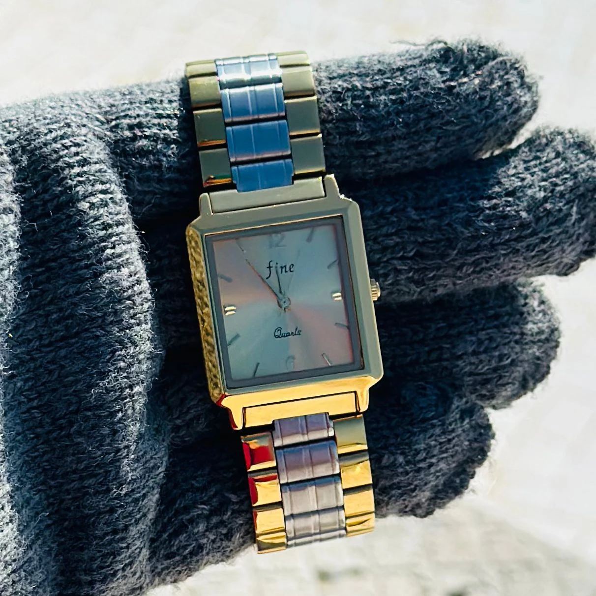 Man’s analog watch