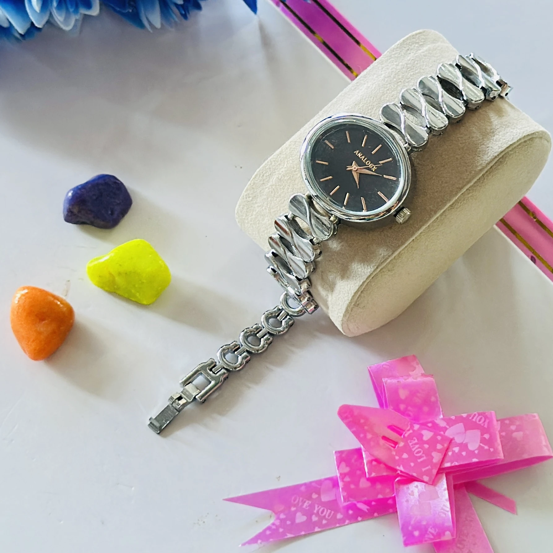 Fronex branded women's analog wristwatch