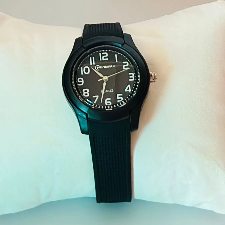 MINGRUI or Edillas kids' analog quartz watch with a black silicone strap.