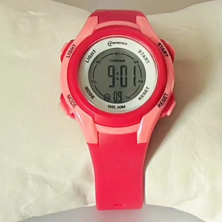 Mingrui analog watch with an asymmetric, "melted" dial and black silicone strap.