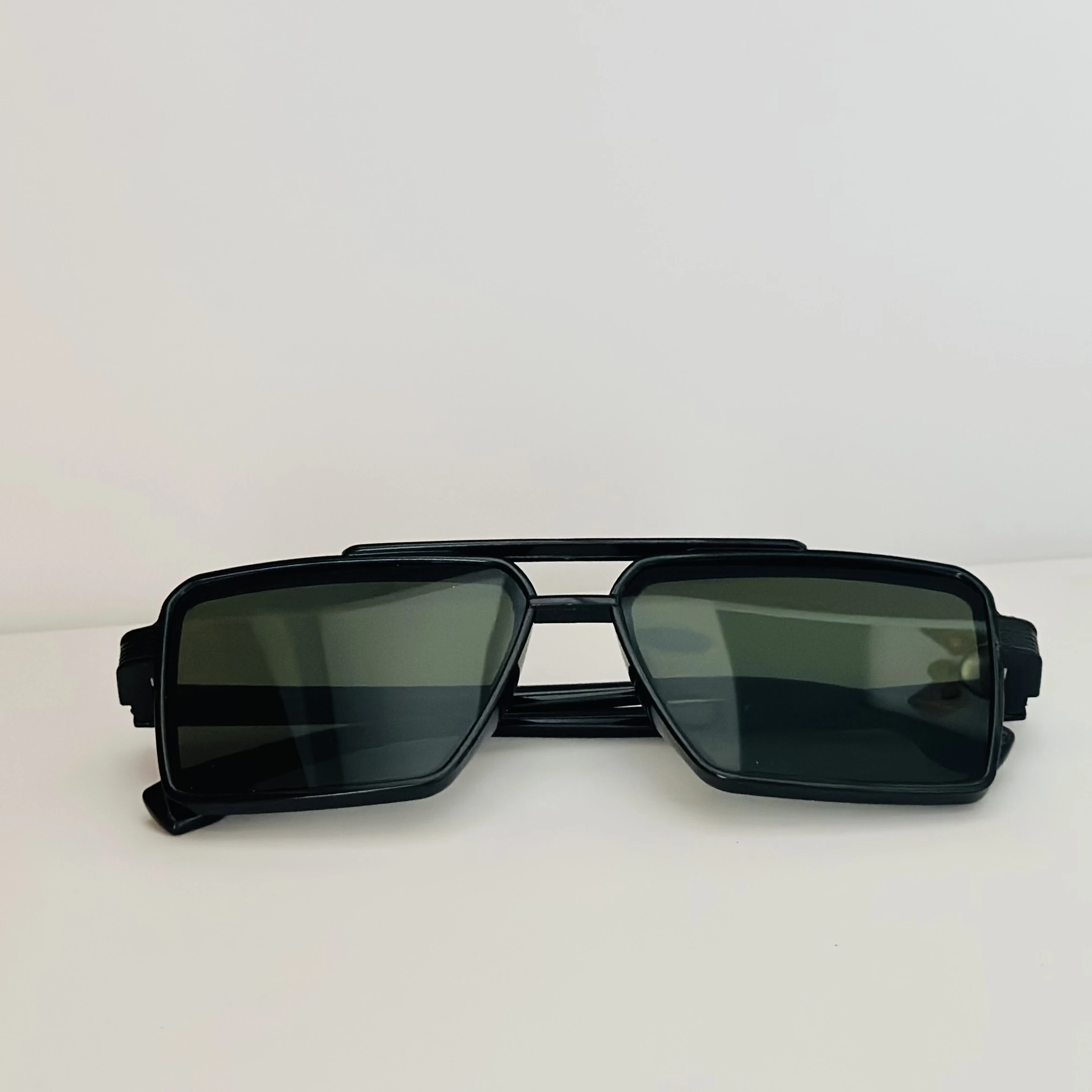 Black square-frame sunglasses