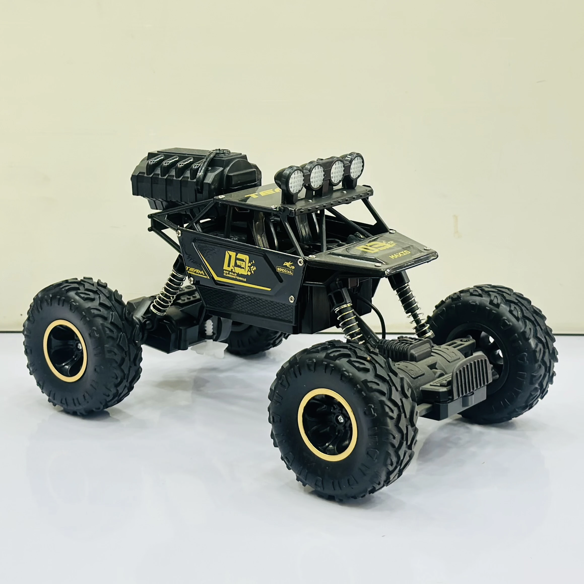 Toybei Rock Crawler Alloy Material 1:16 Scale remote control monster truck.