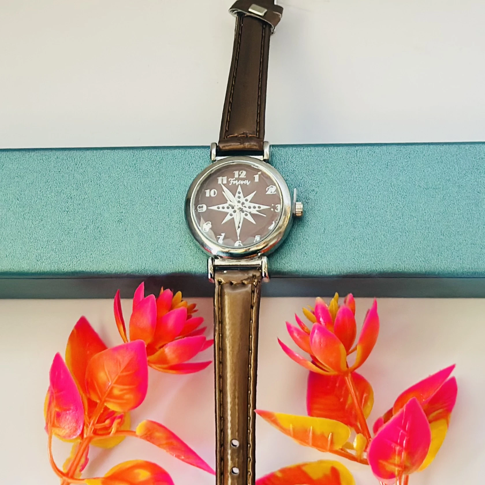 Quartz analog watches