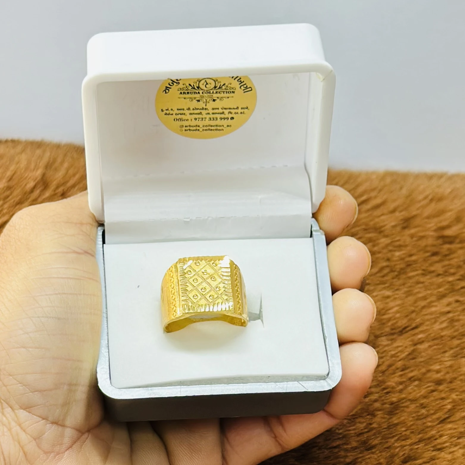 Chandra Jewellers 22kt yellow gold men's ring.