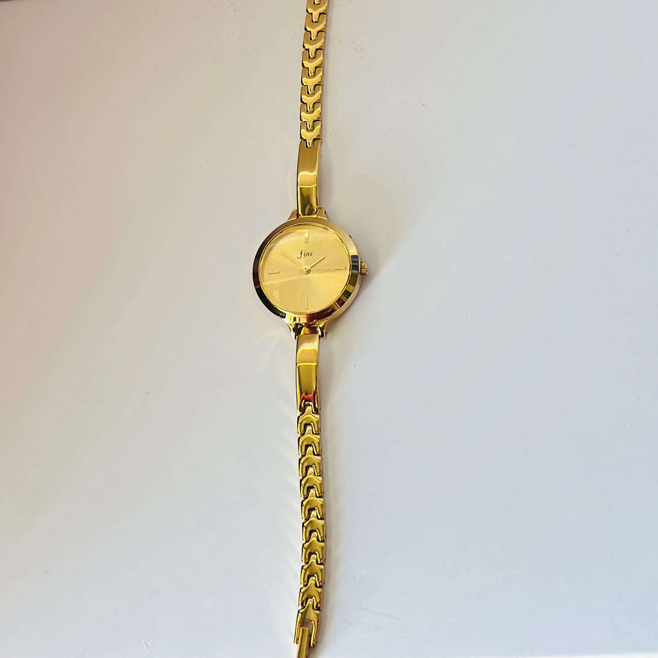Fashion golden oval dial bracelet quartz wrist watch for women.