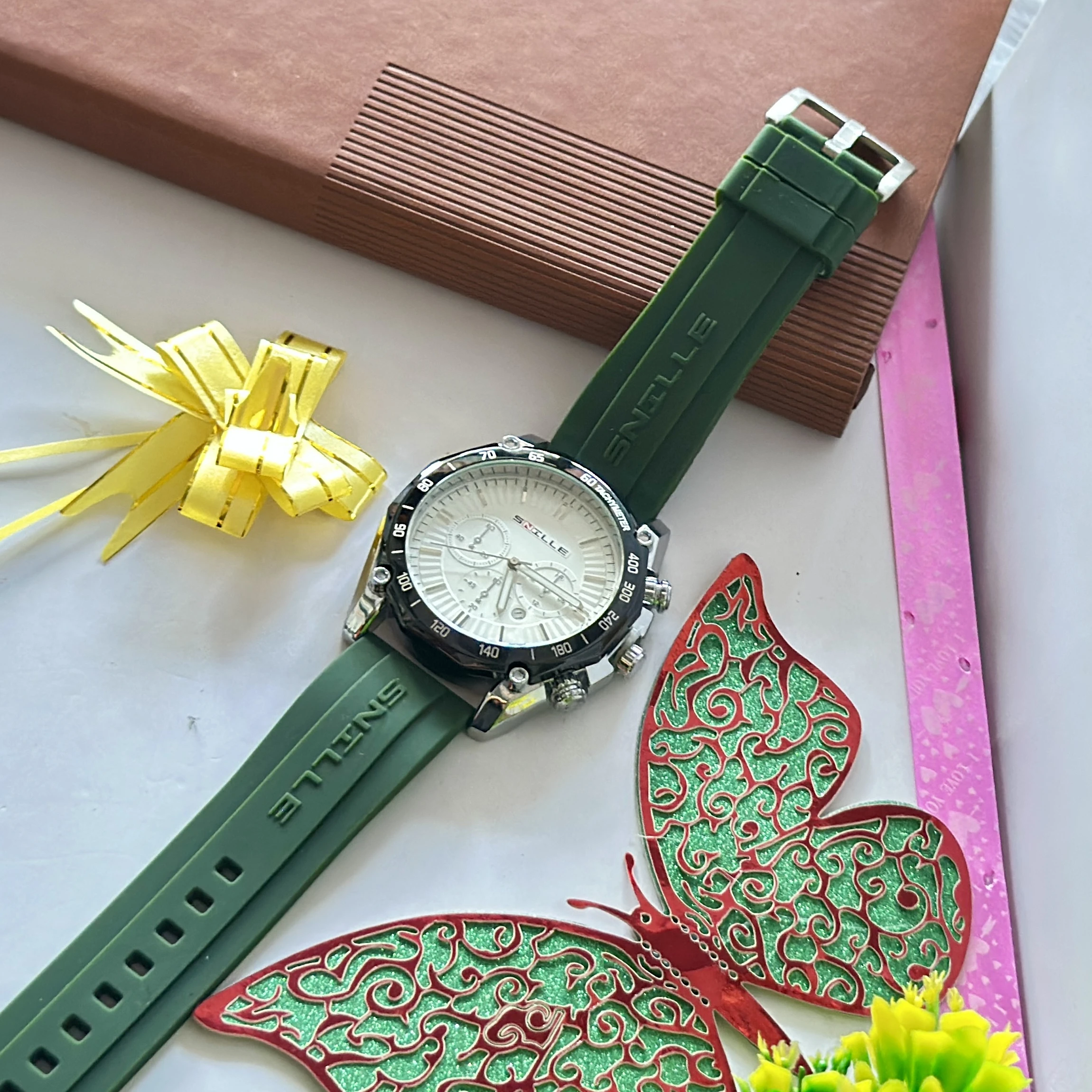 Snille brand analog wristwatch
