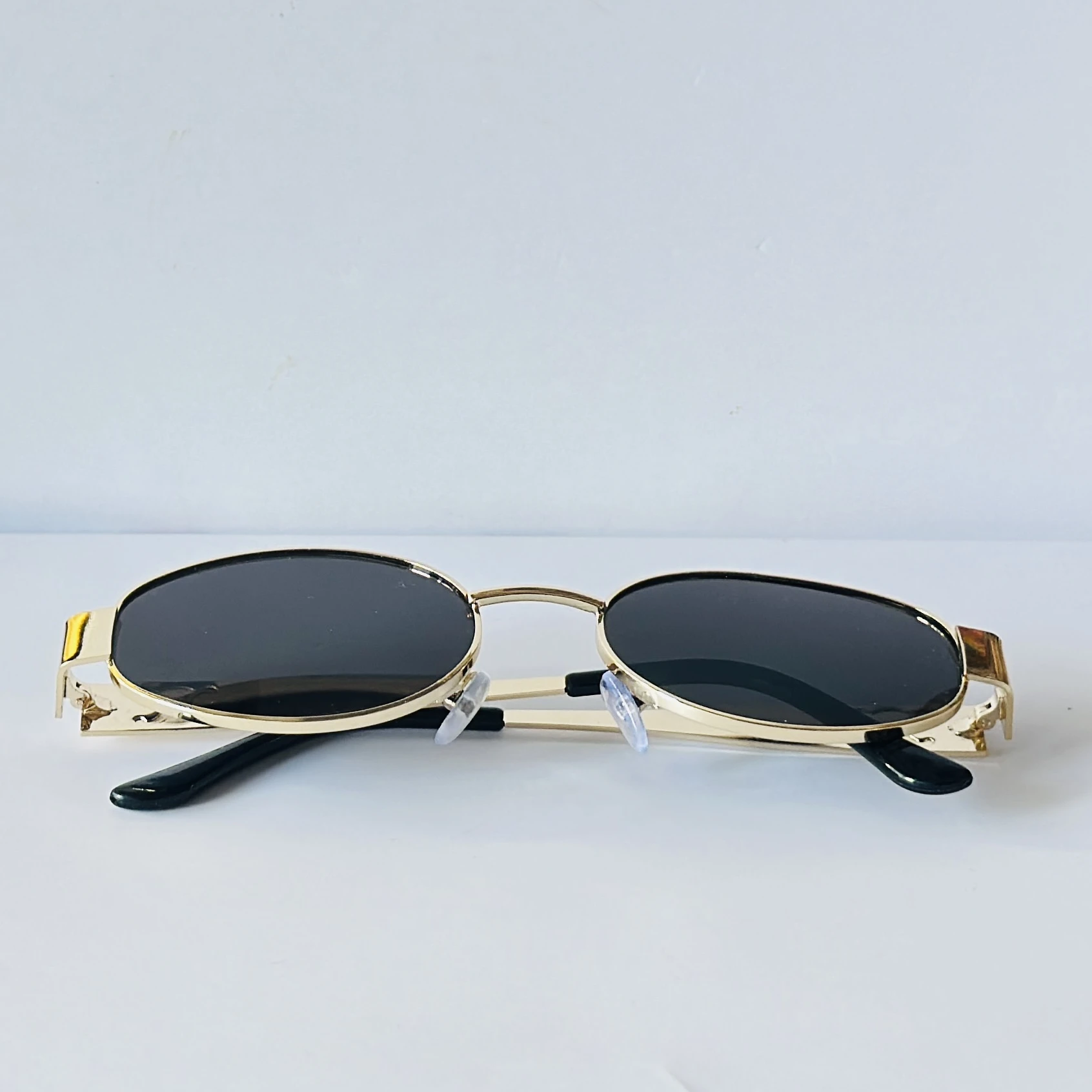 Fashionable Retro Oval Sunglasses for Women & Men