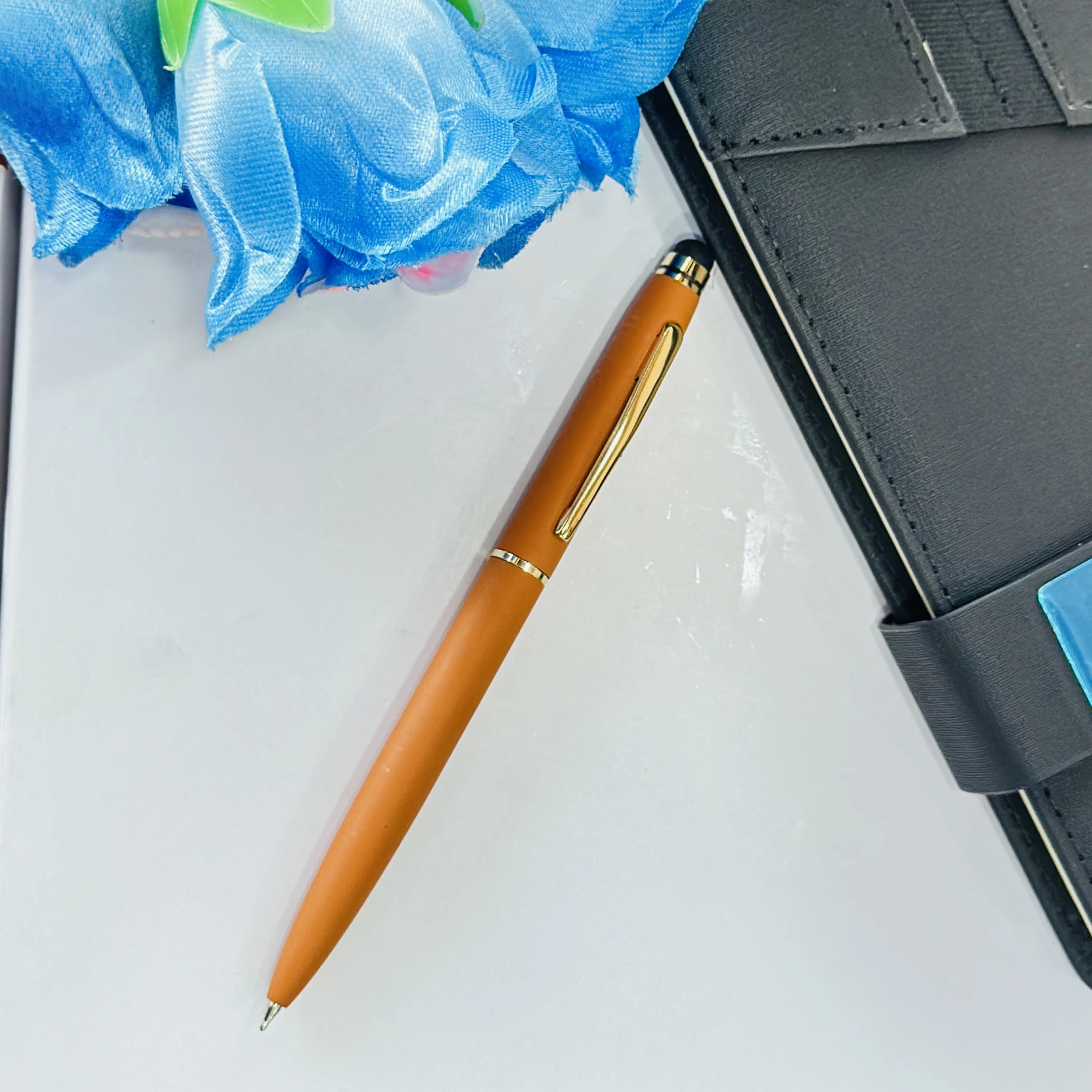 Anterique ballpoint pen in the color Pure Orange.