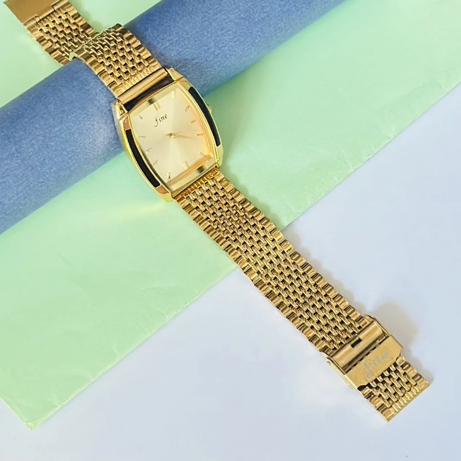 Gold -tone analog quartz watch with a metal strap.