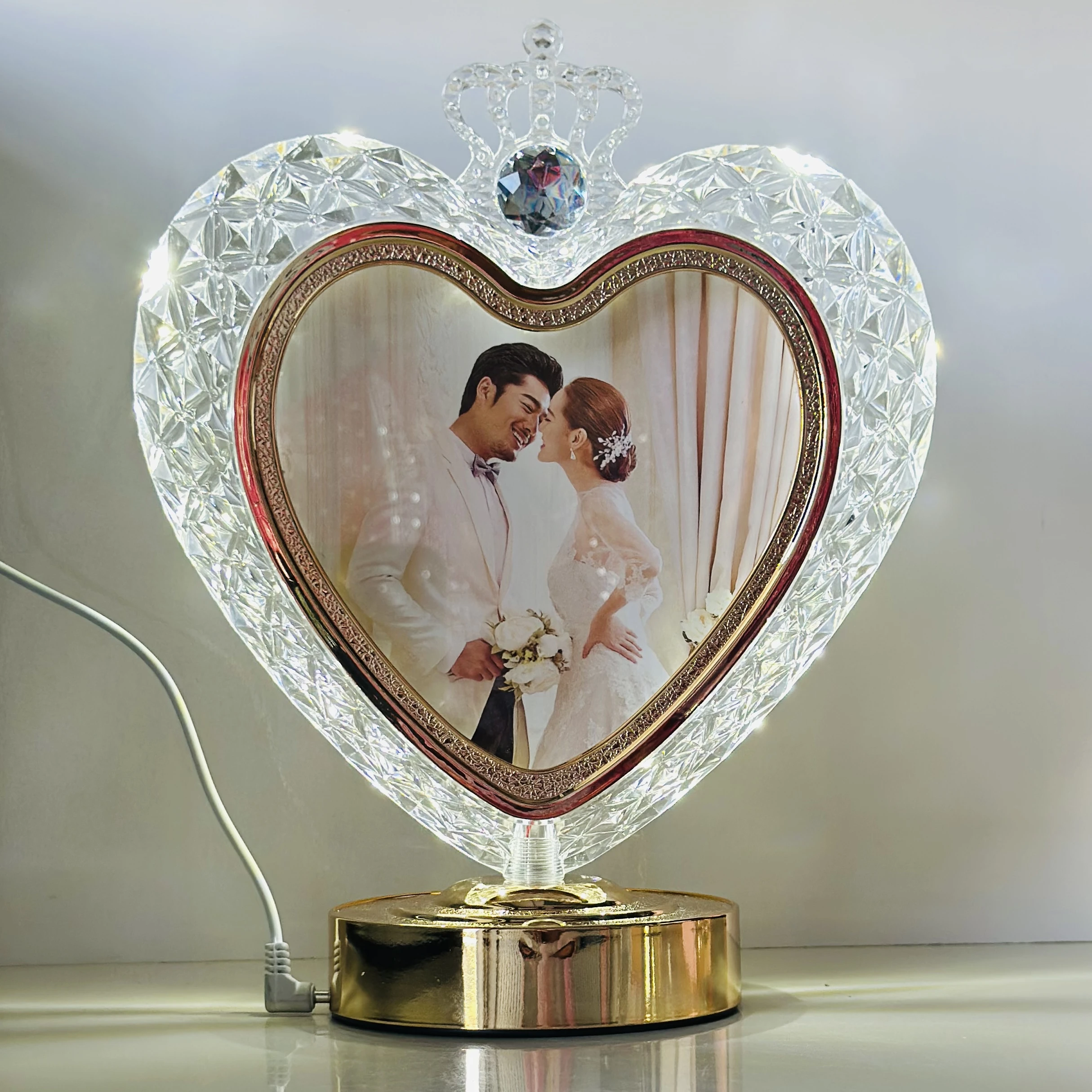 Romantic LED Dome Lamp with Kissing Couple