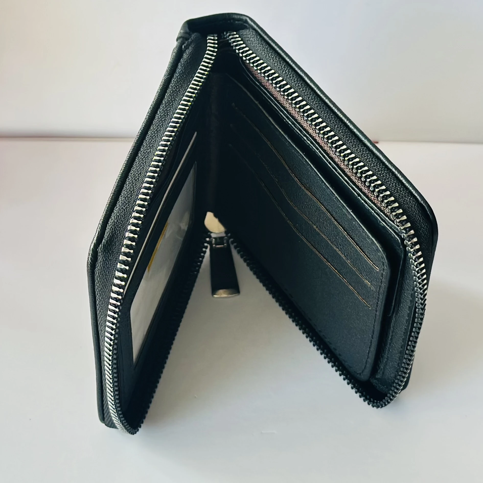Black Balisi Fashion Style PU leather men's zip wallet.