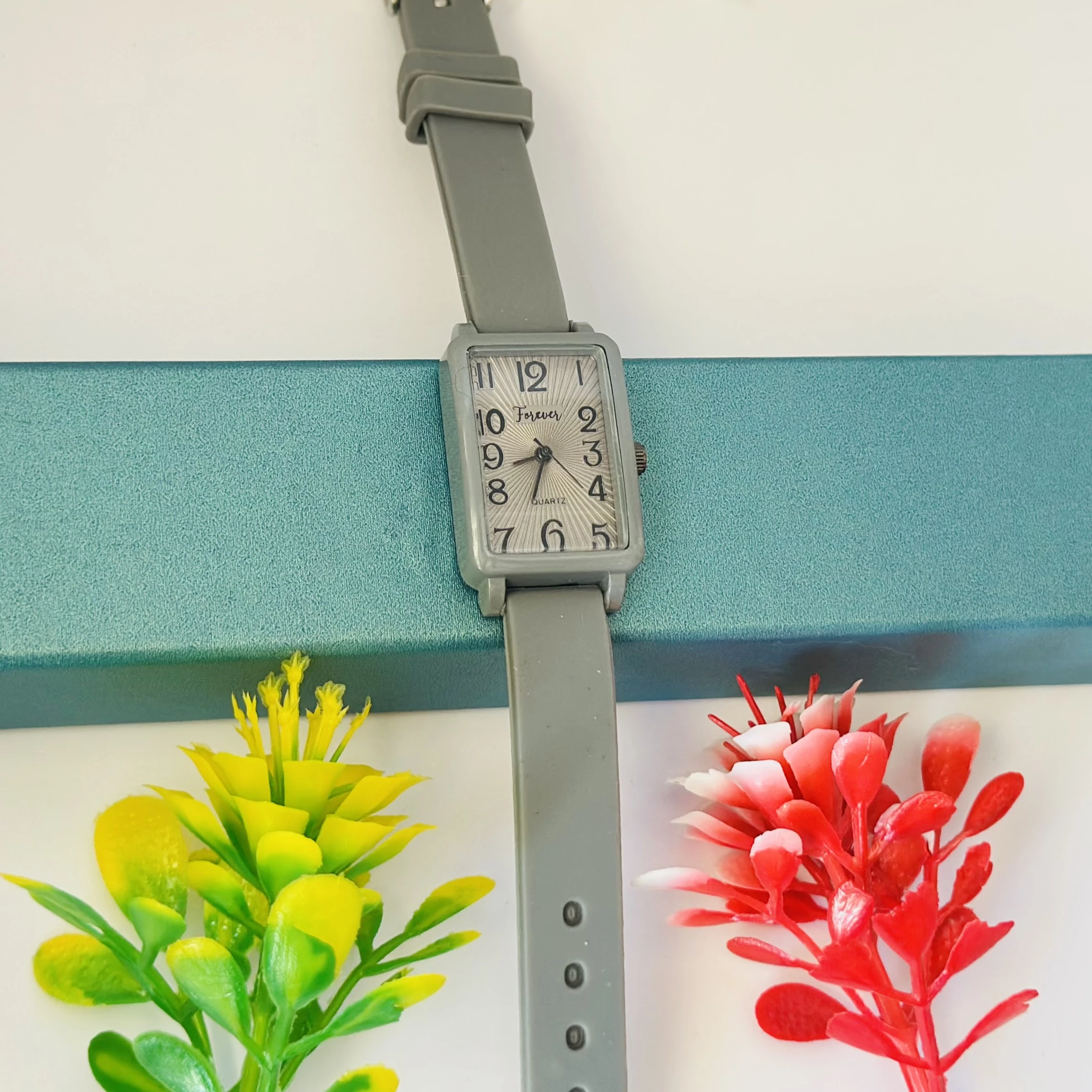 Forever Quartz analog watch