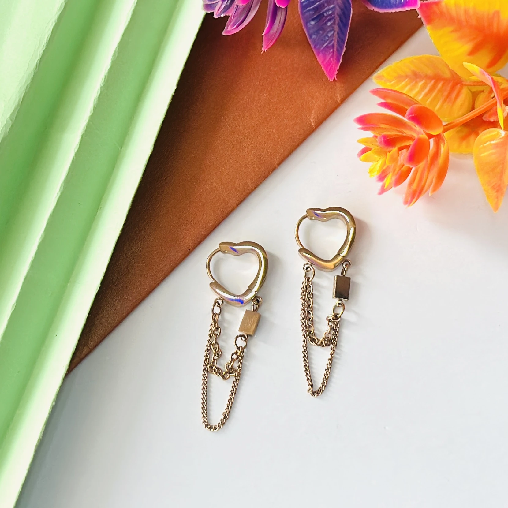 Gold -plated heart-shaped huggie hoop earrings