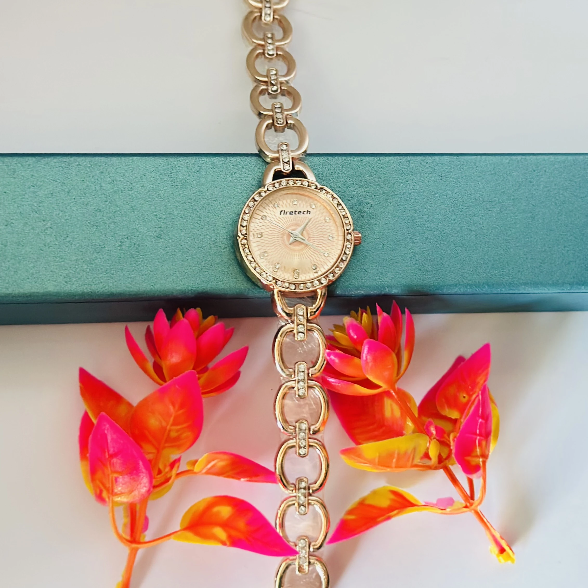 Rose gold-tone alloy bracelet watch