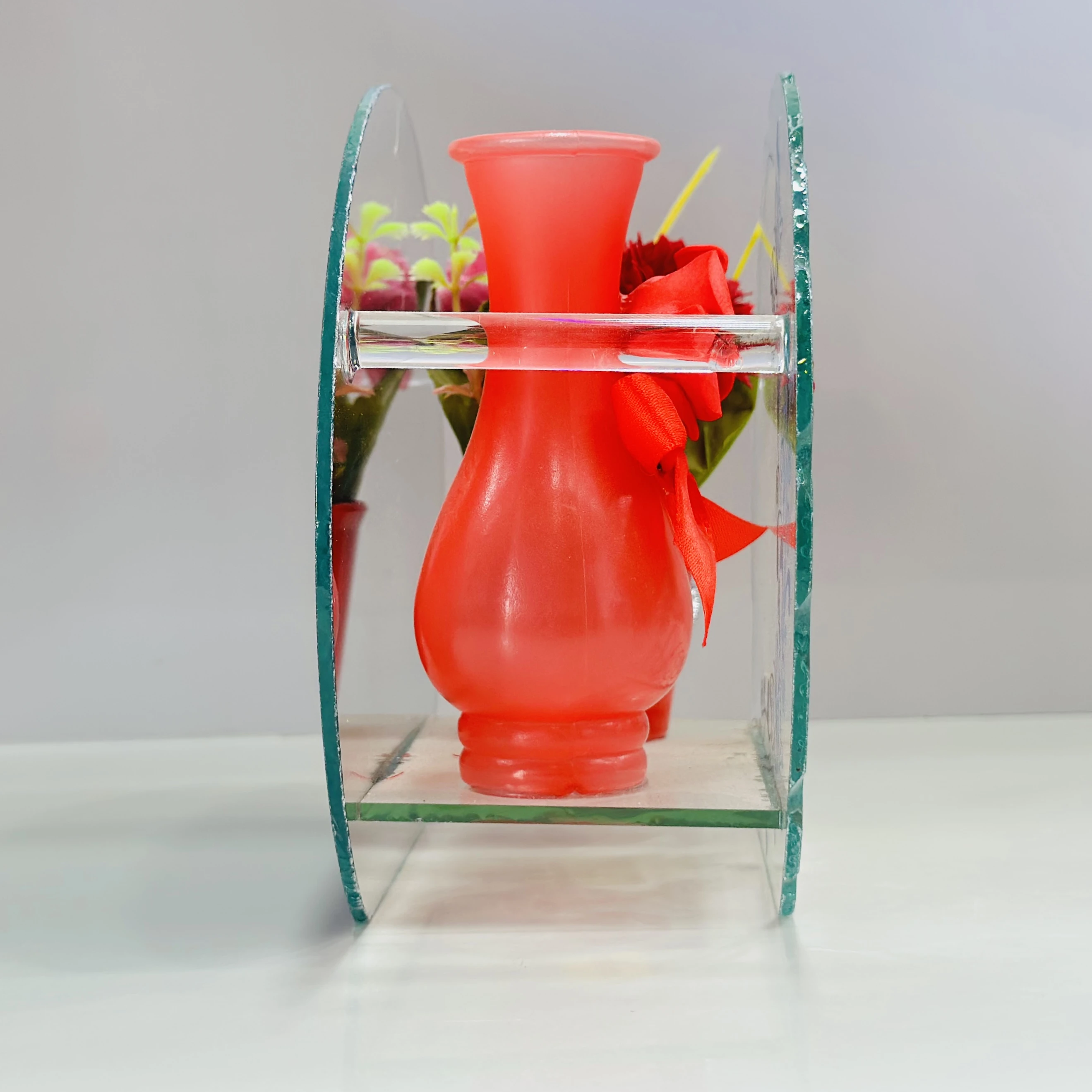 decorative glass showpiece with a reflective mirror.(SKU-QIB3WK)