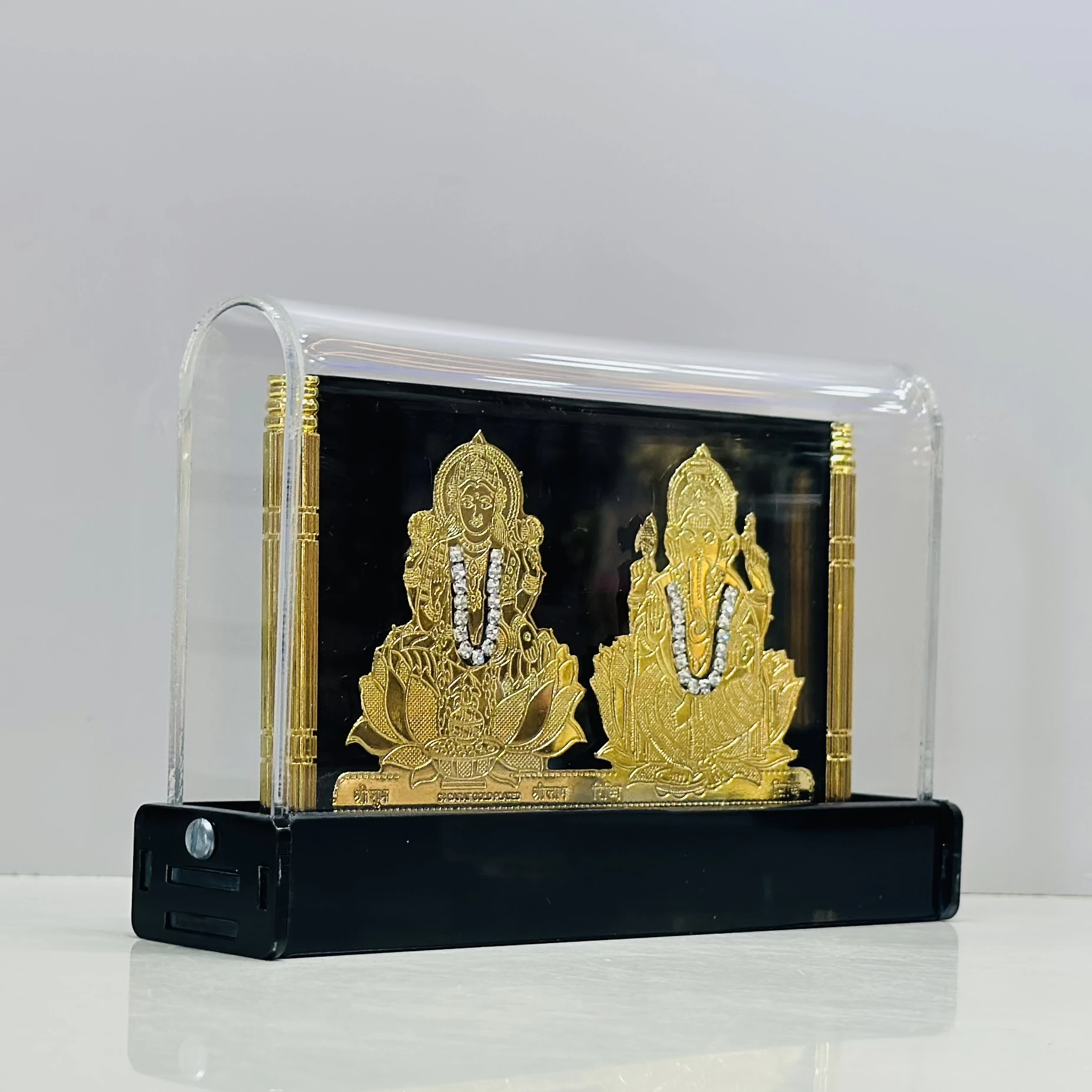 gold-plated idol of the Hindu deities Lakshmi and Ganesha
