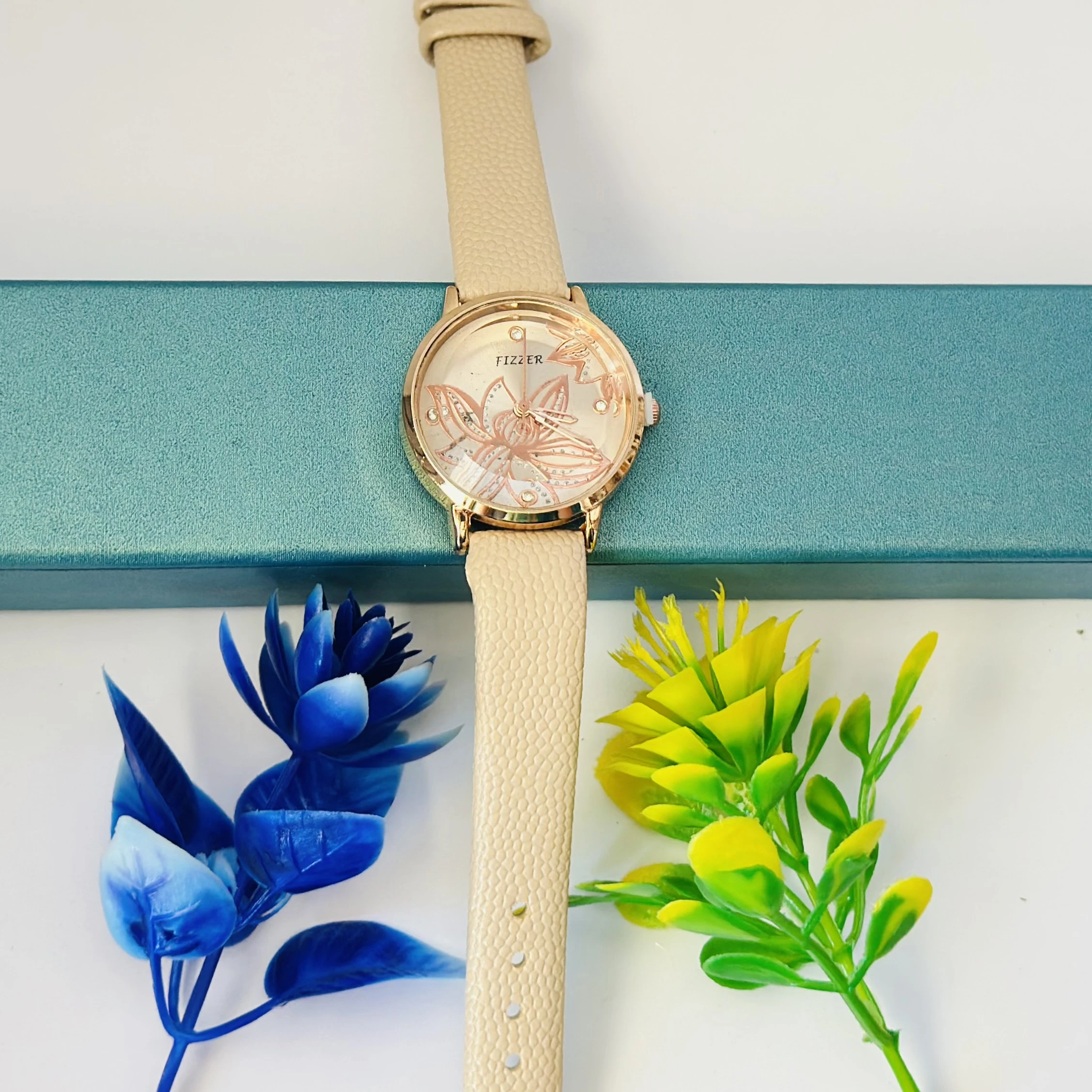 Fizzler women's analog quartz wrist watch